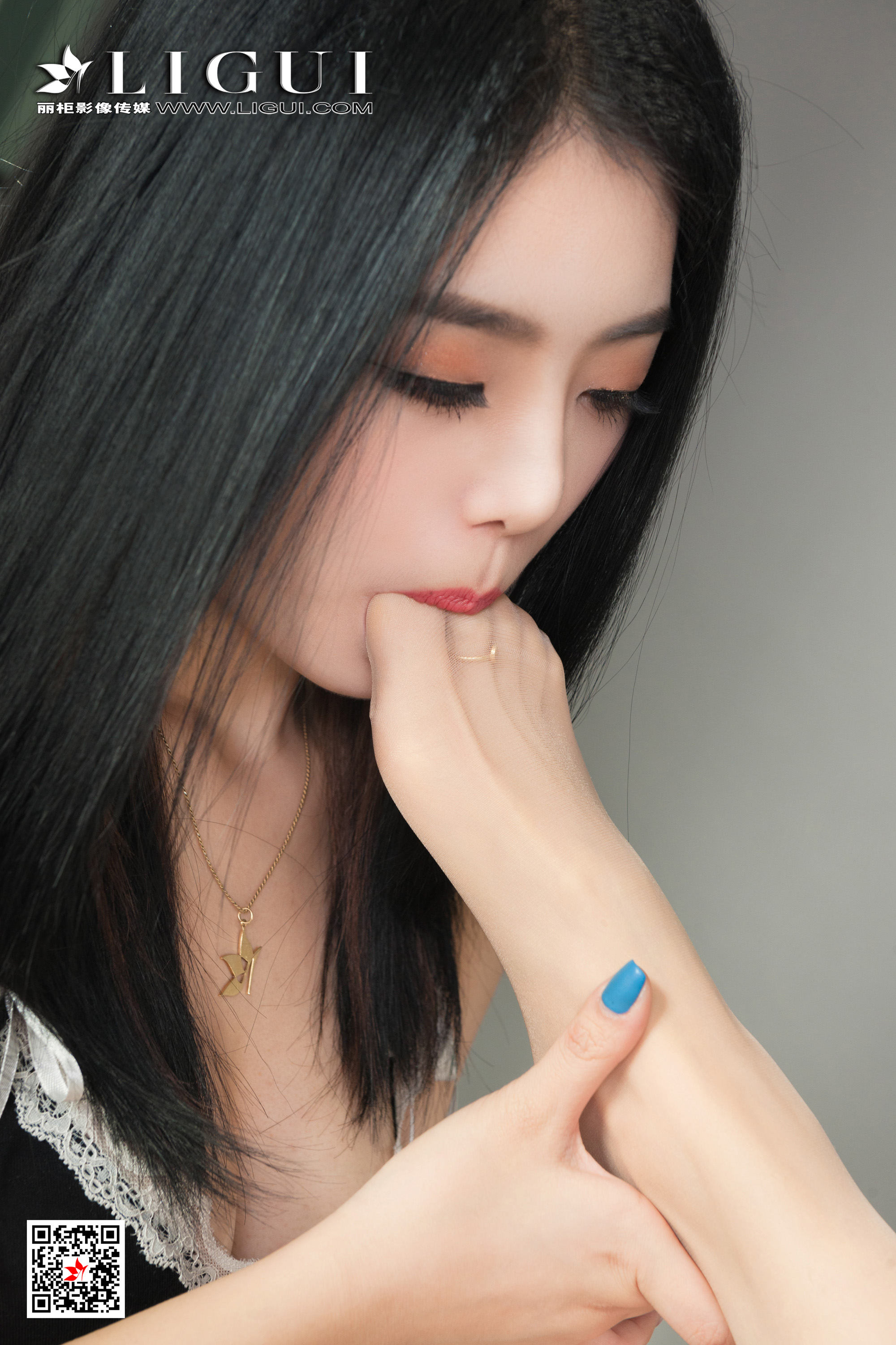 Foot Fetish Twin Flowers 77