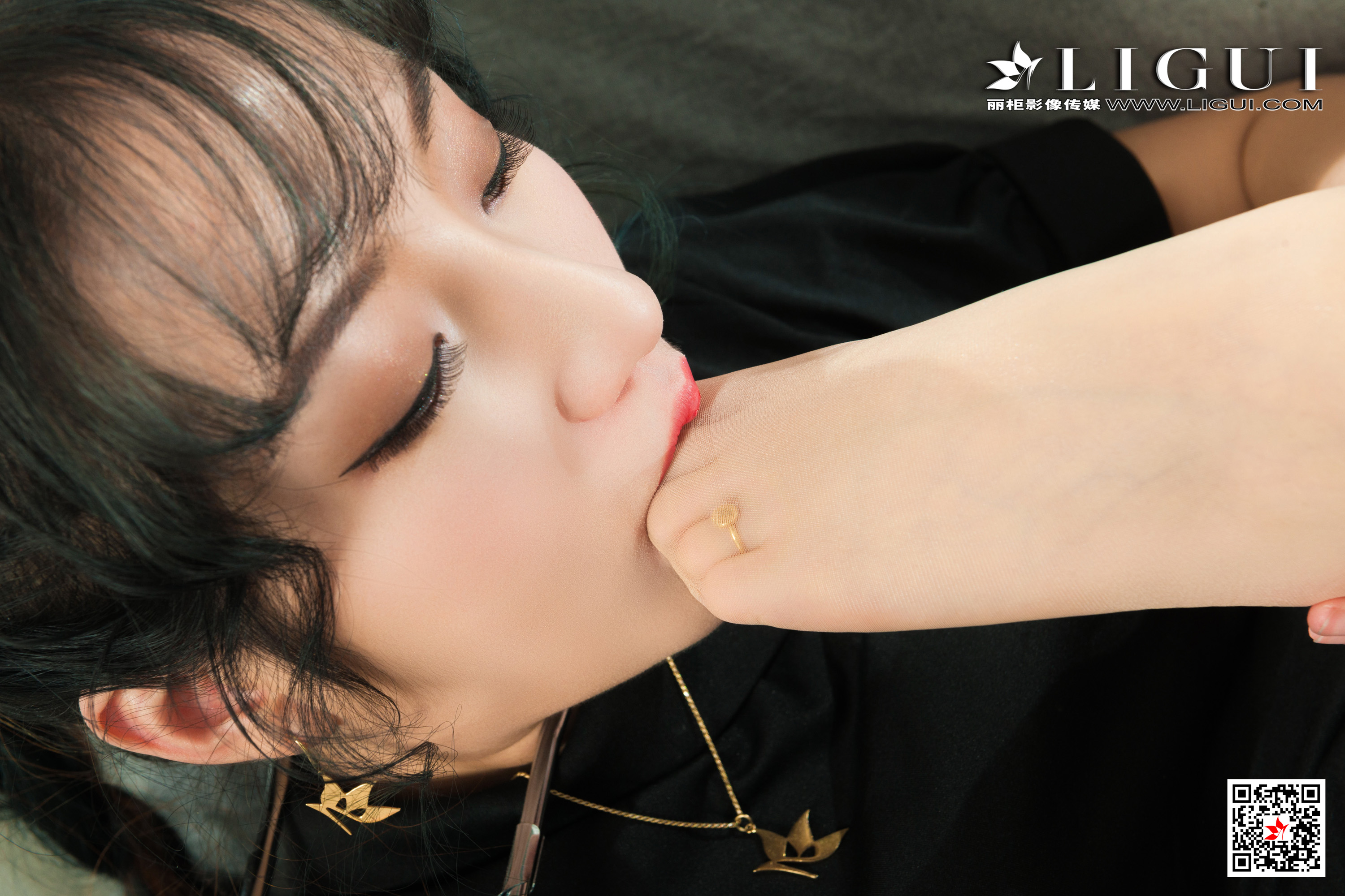 Foot Fetish Twin Flowers 78