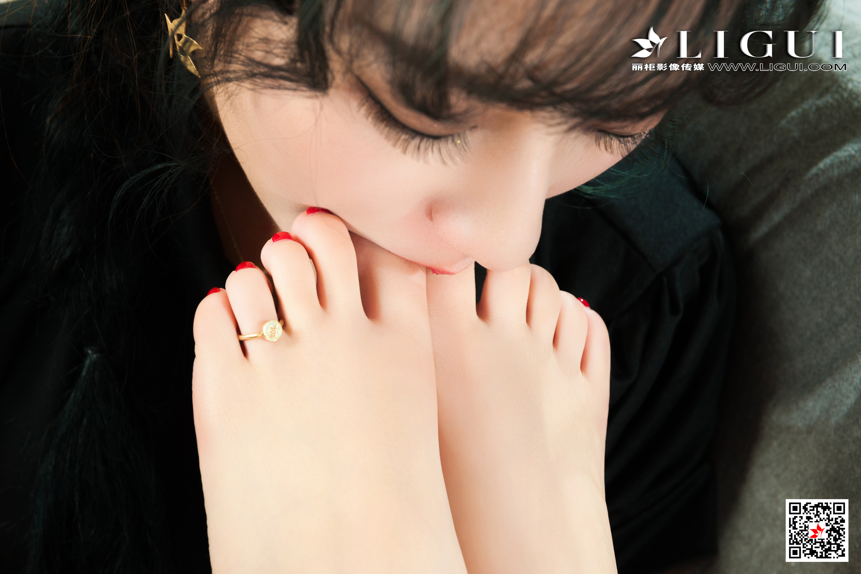 Foot Fetish Twin Flowers 78