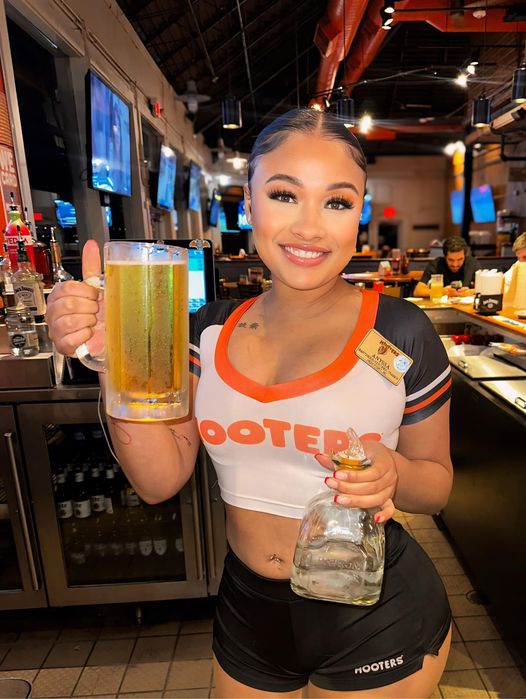 hooter girls