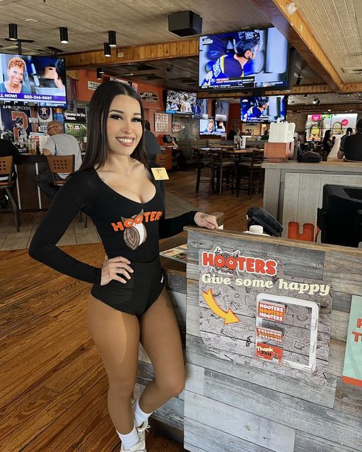 hooter girls