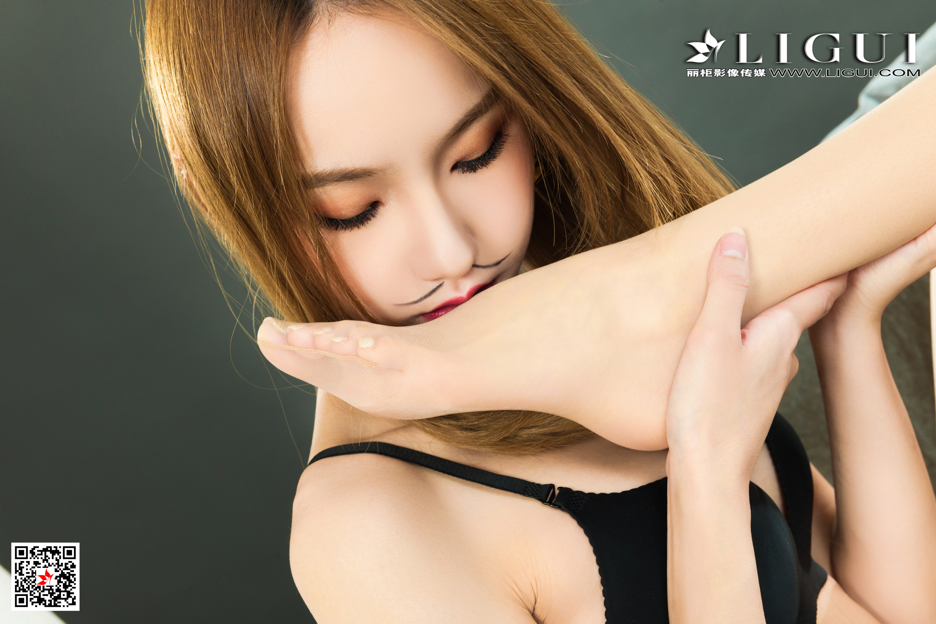 Foot Fetish Twin Flowers 81