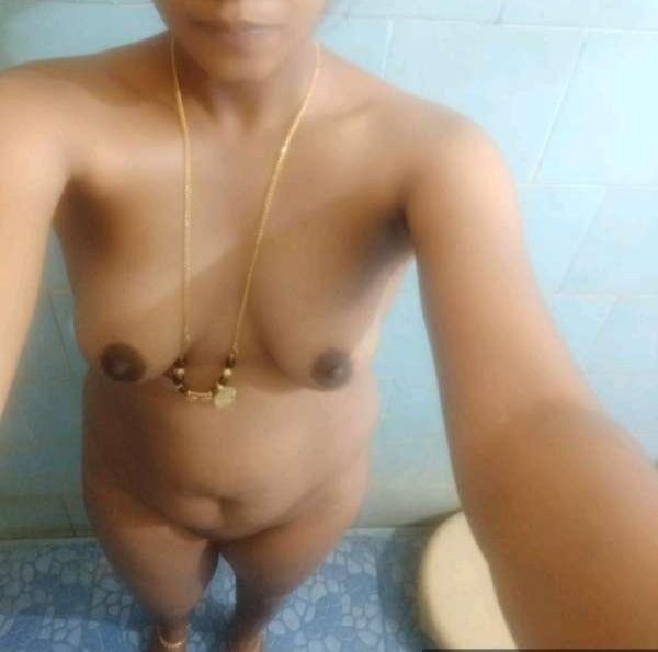 Indian Tamil girl nude pic old