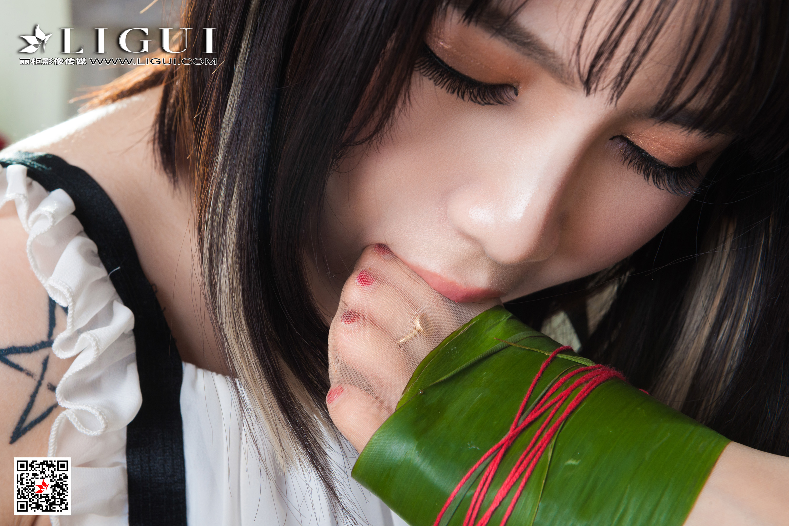 Foot Fetish Twin Flowers 83