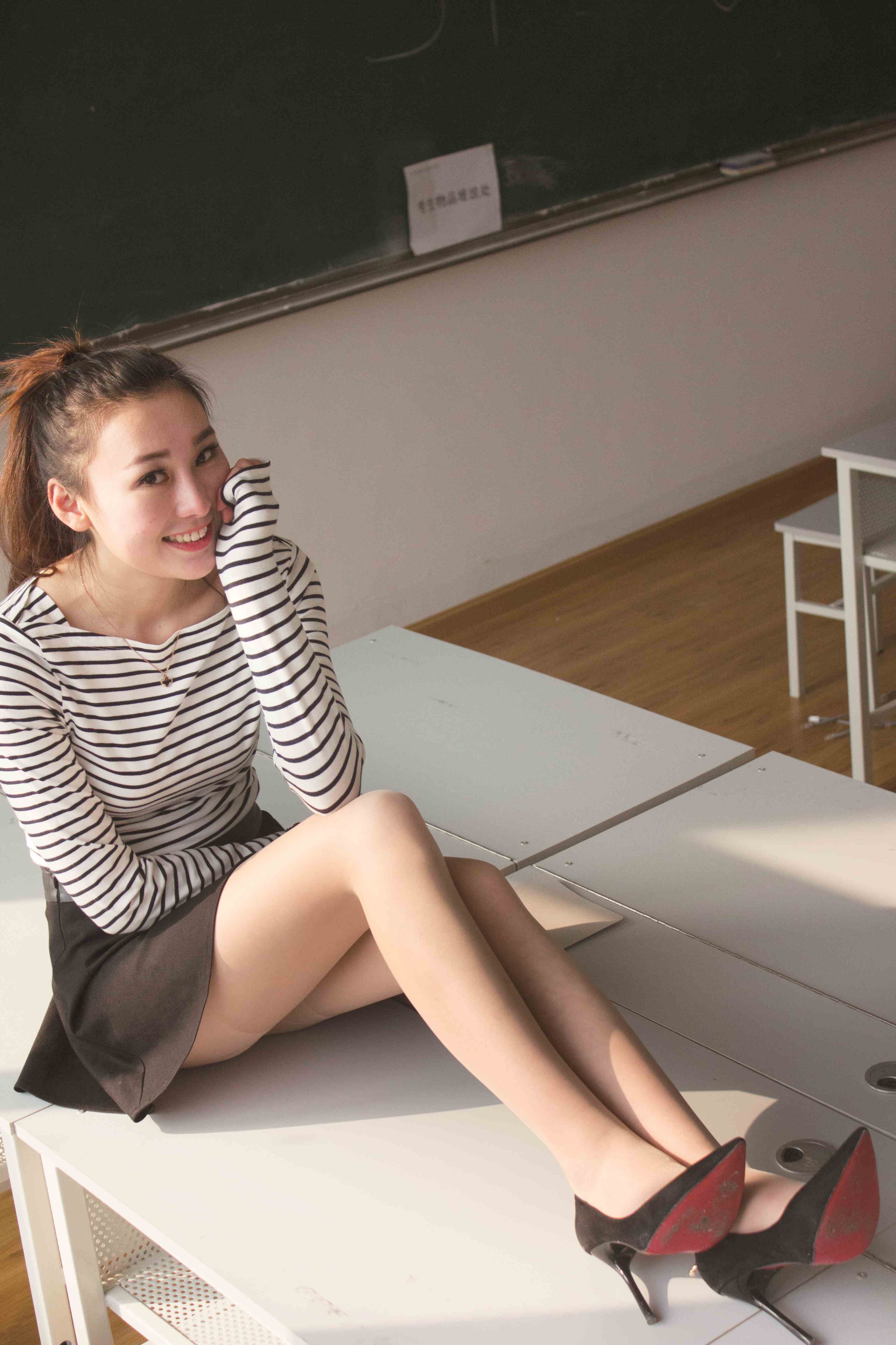 China Beauty Legs and feet 680