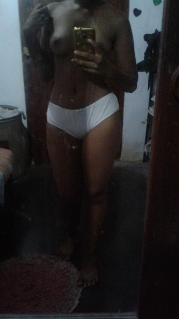 Indian cute girl mirror pic