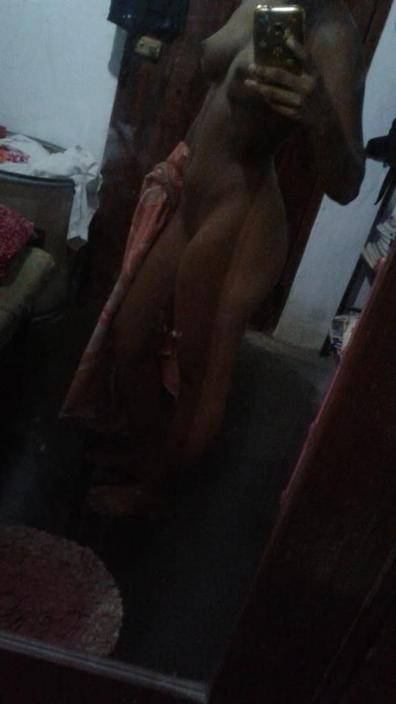 Indian cute girl mirror pic