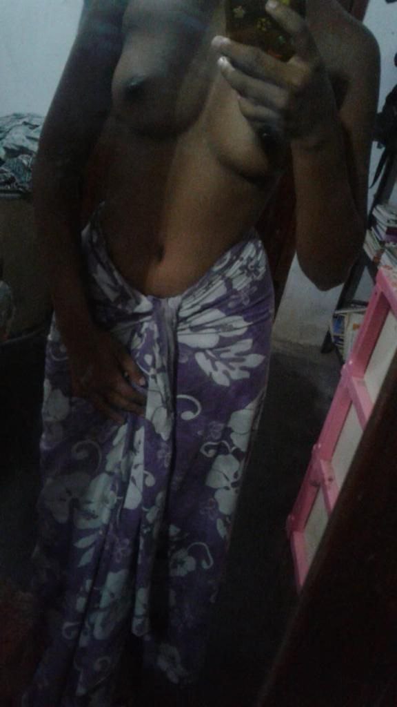 Indian cute girl mirror pic