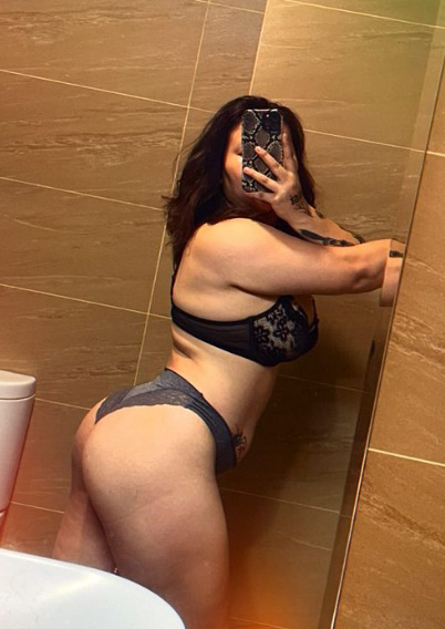 looking makes it uuhhooott_36