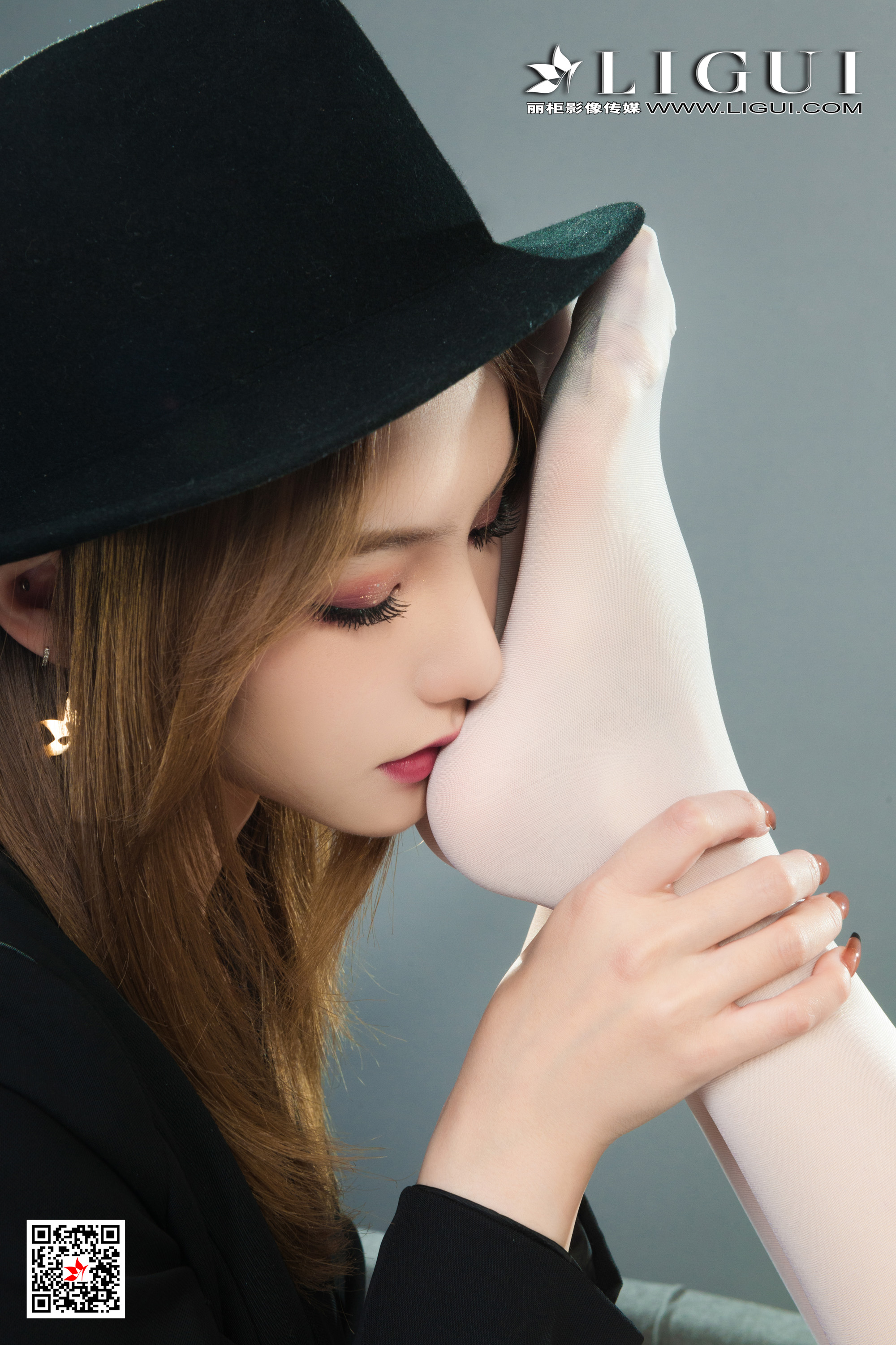 Foot Fetish Twin Flowers 85