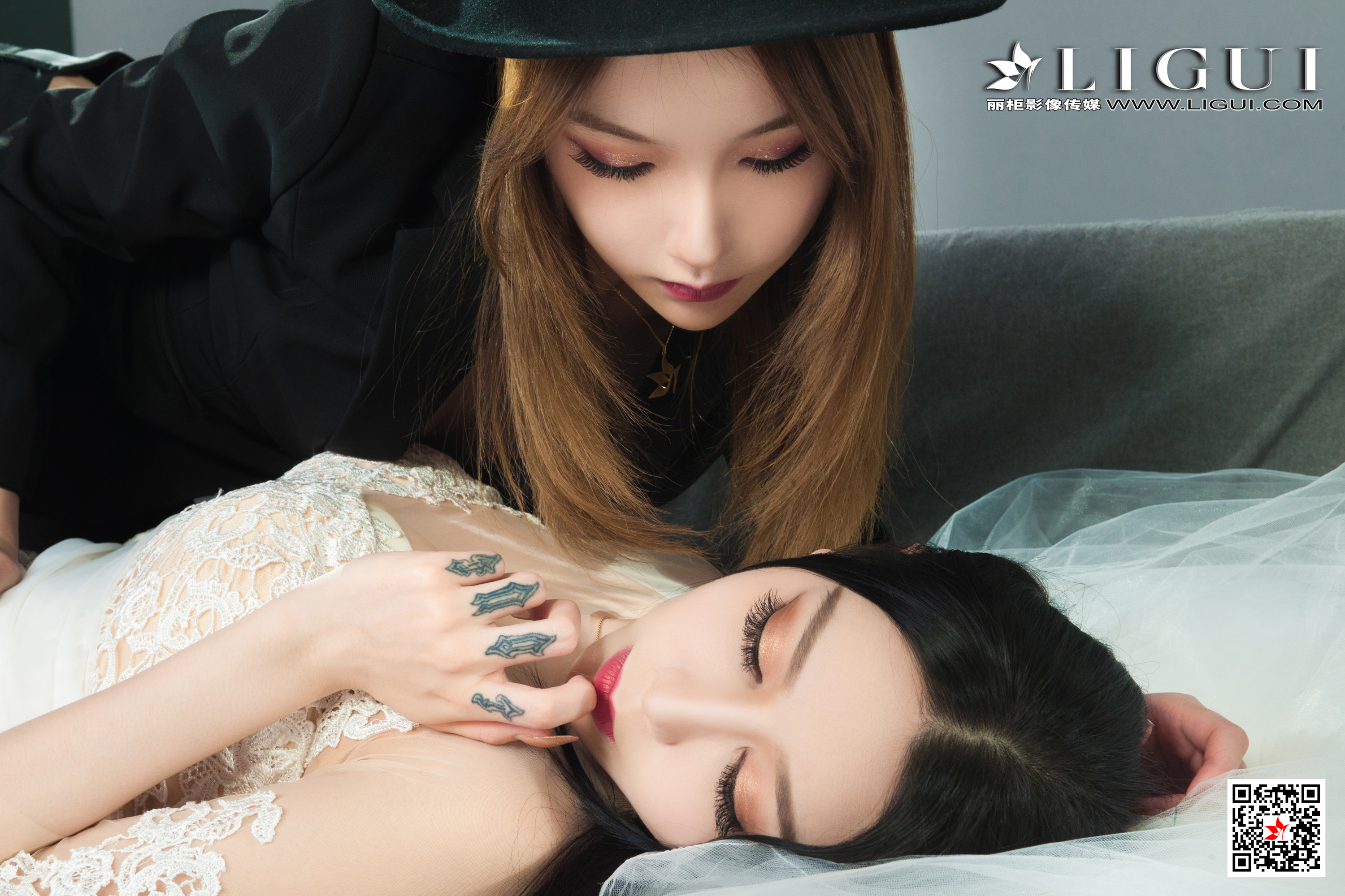 Foot Fetish Twin Flowers 85