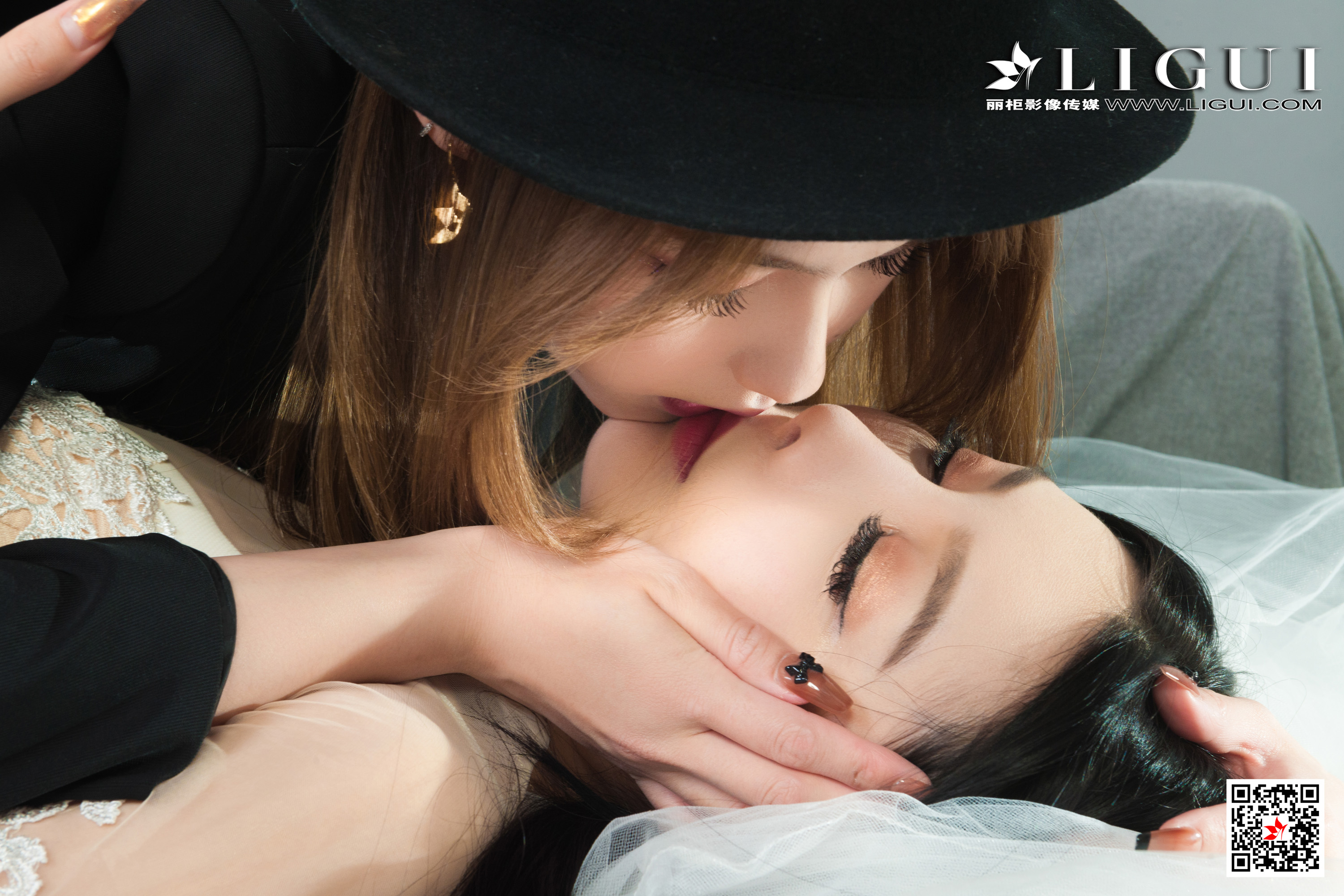 Foot Fetish Twin Flowers 85