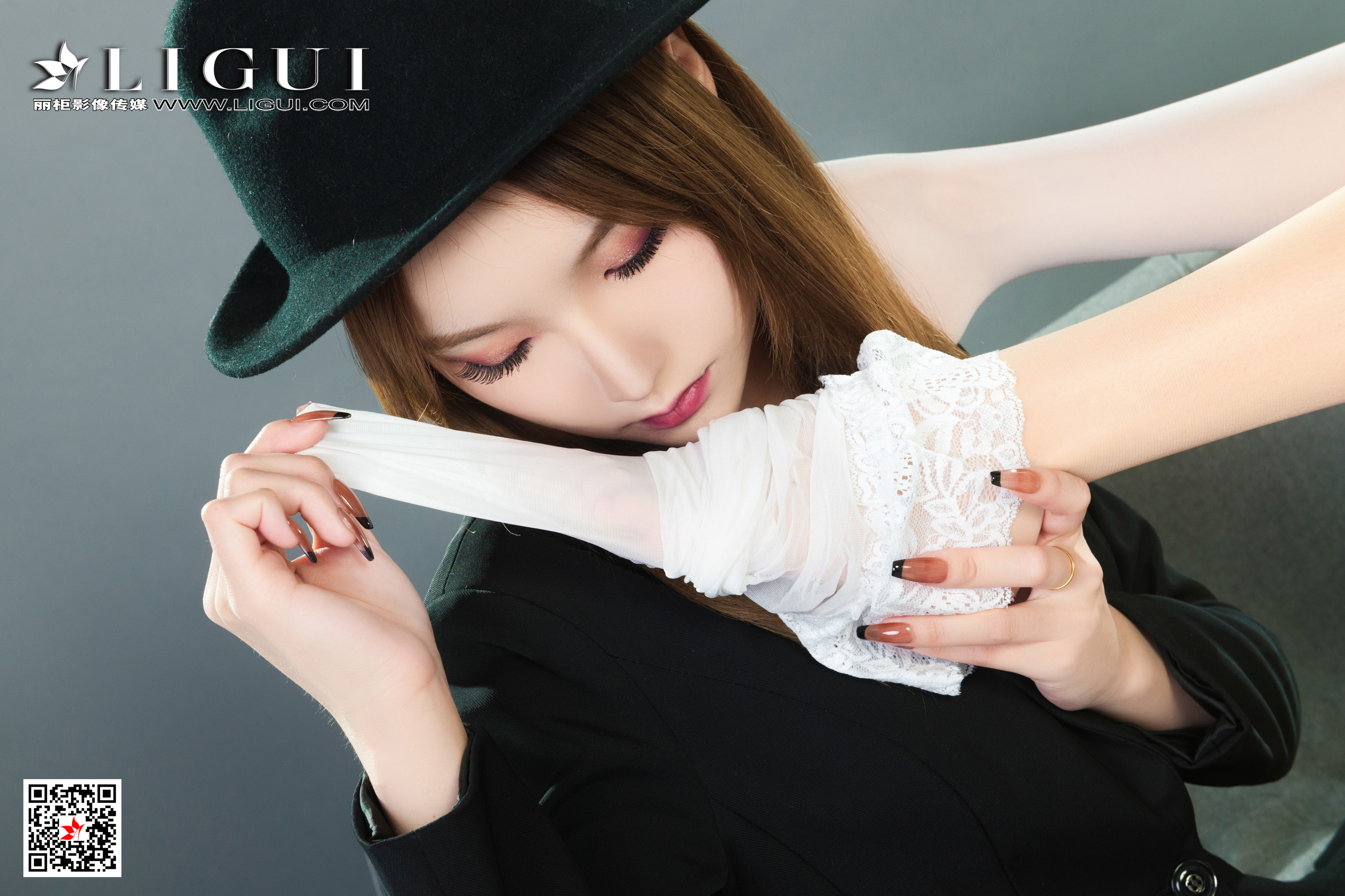 Foot Fetish Twin Flowers 85