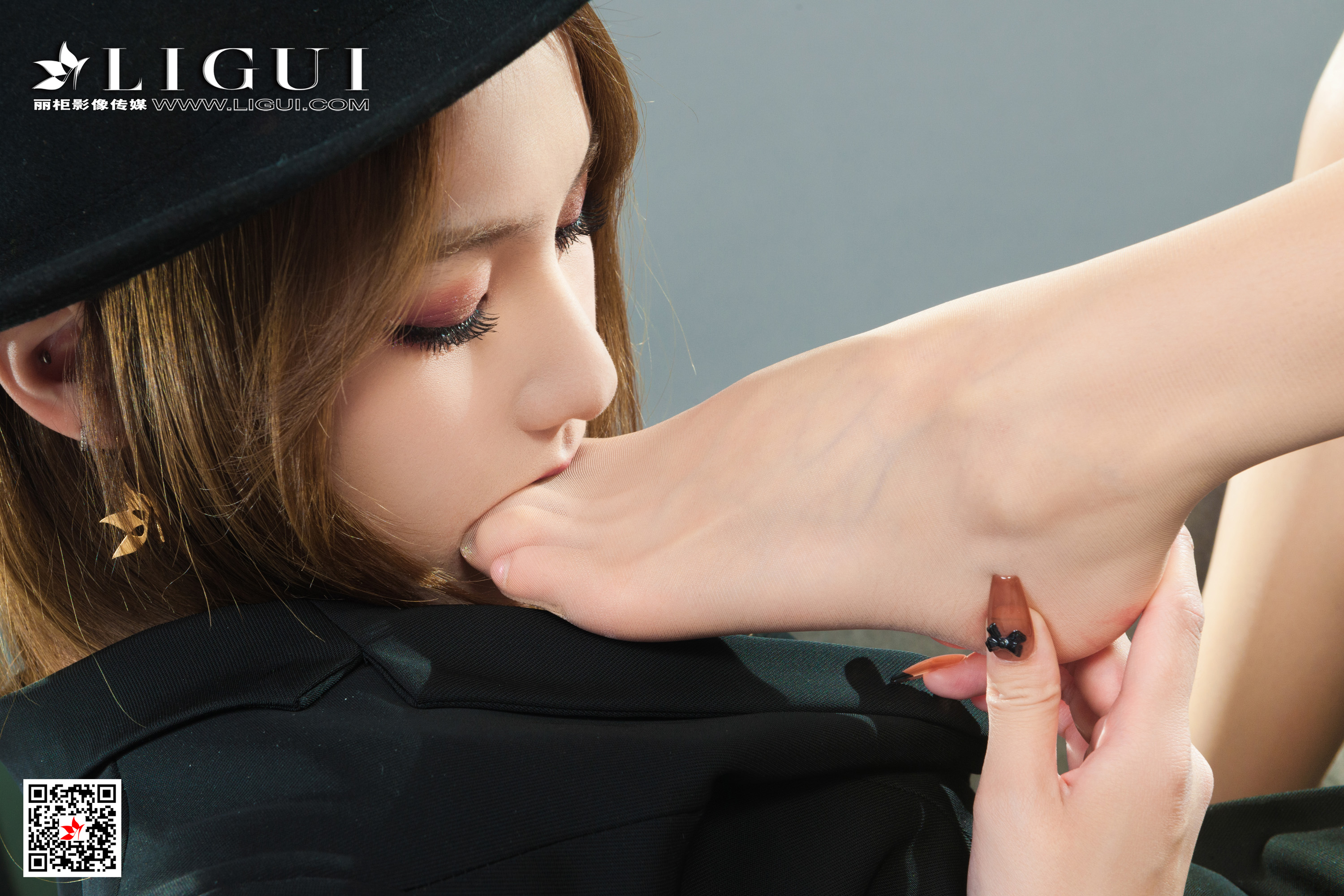 Foot Fetish Twin Flowers 85