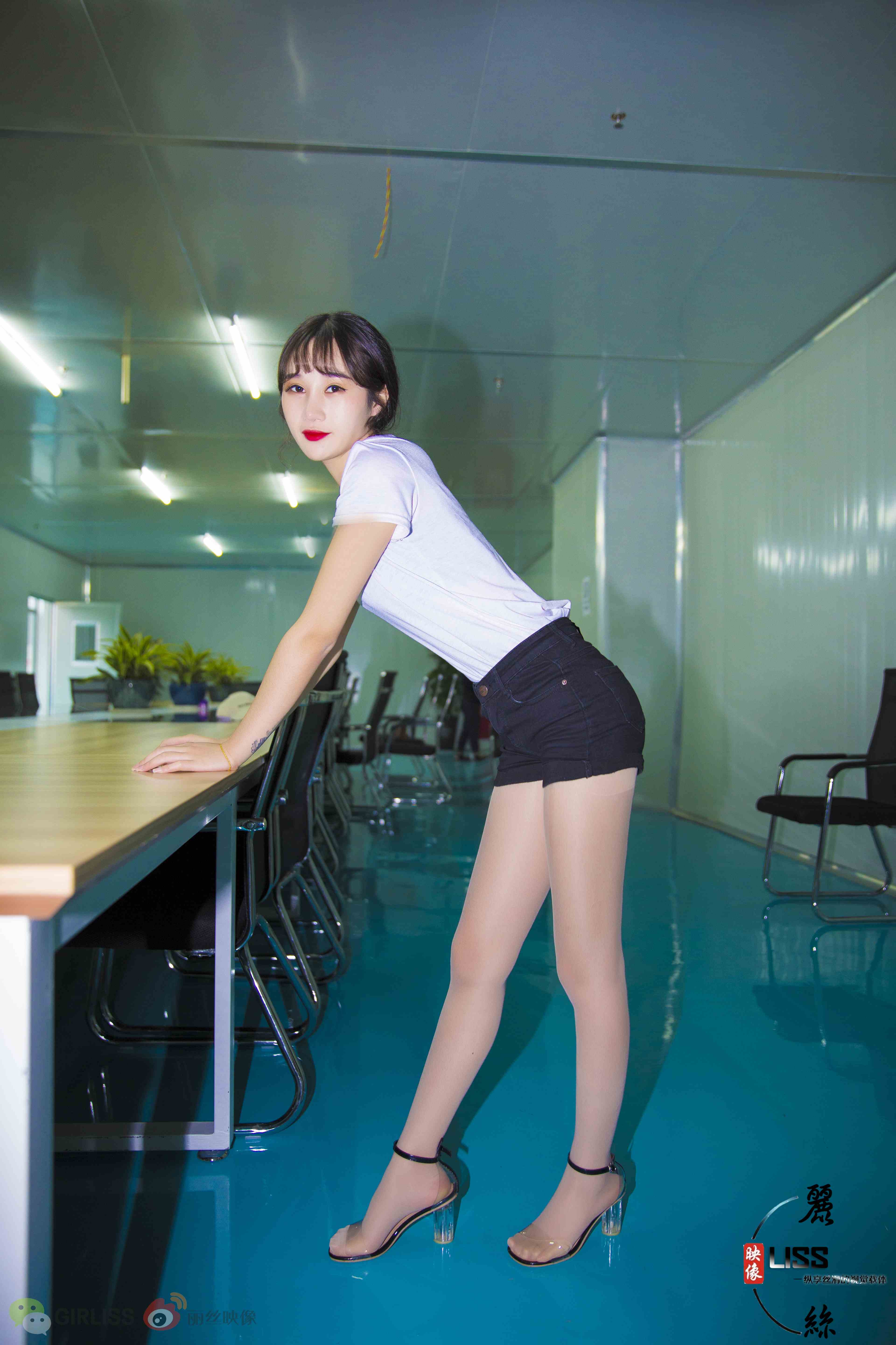 China Beauty Legs and feet 682