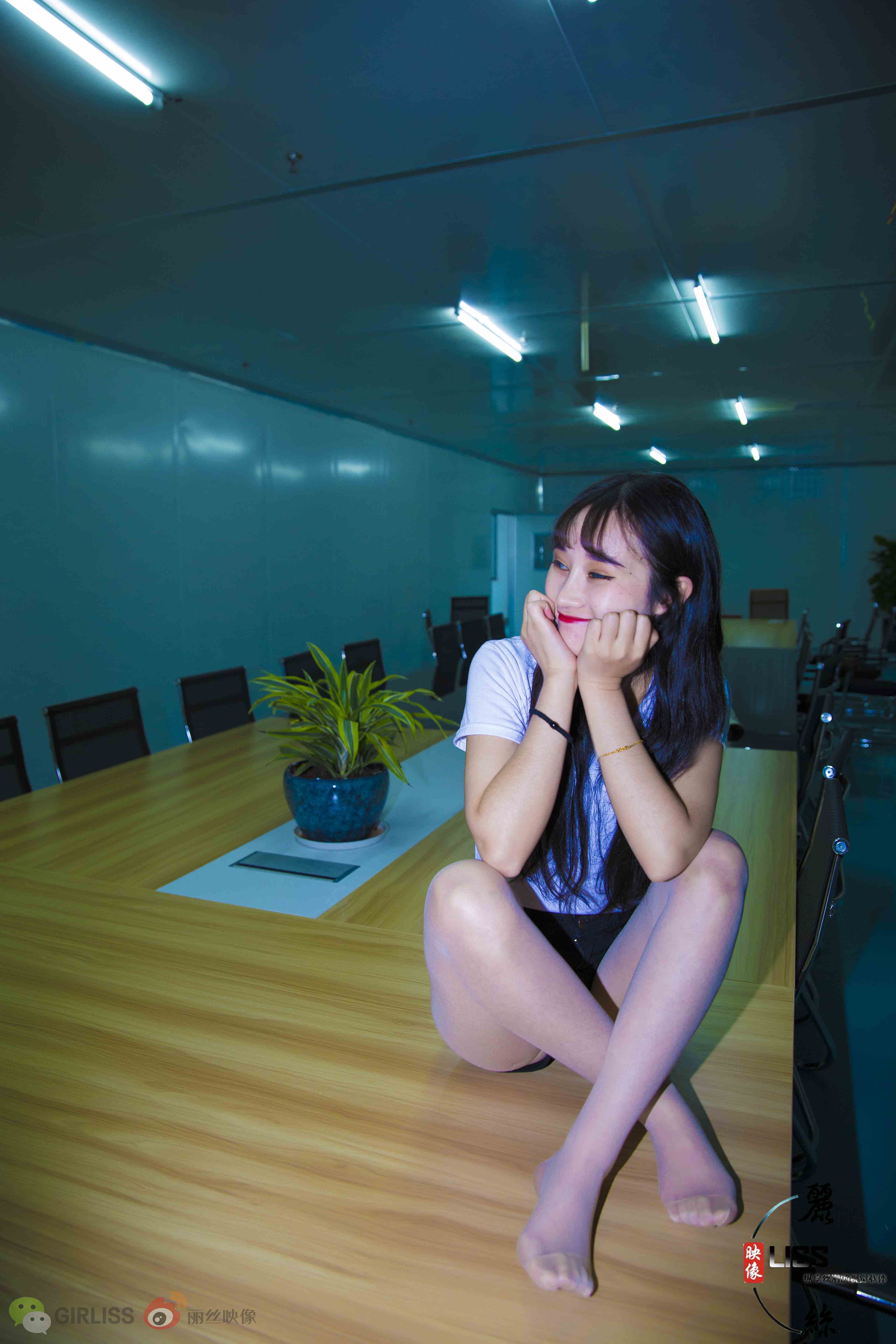 China Beauty Legs and feet 682