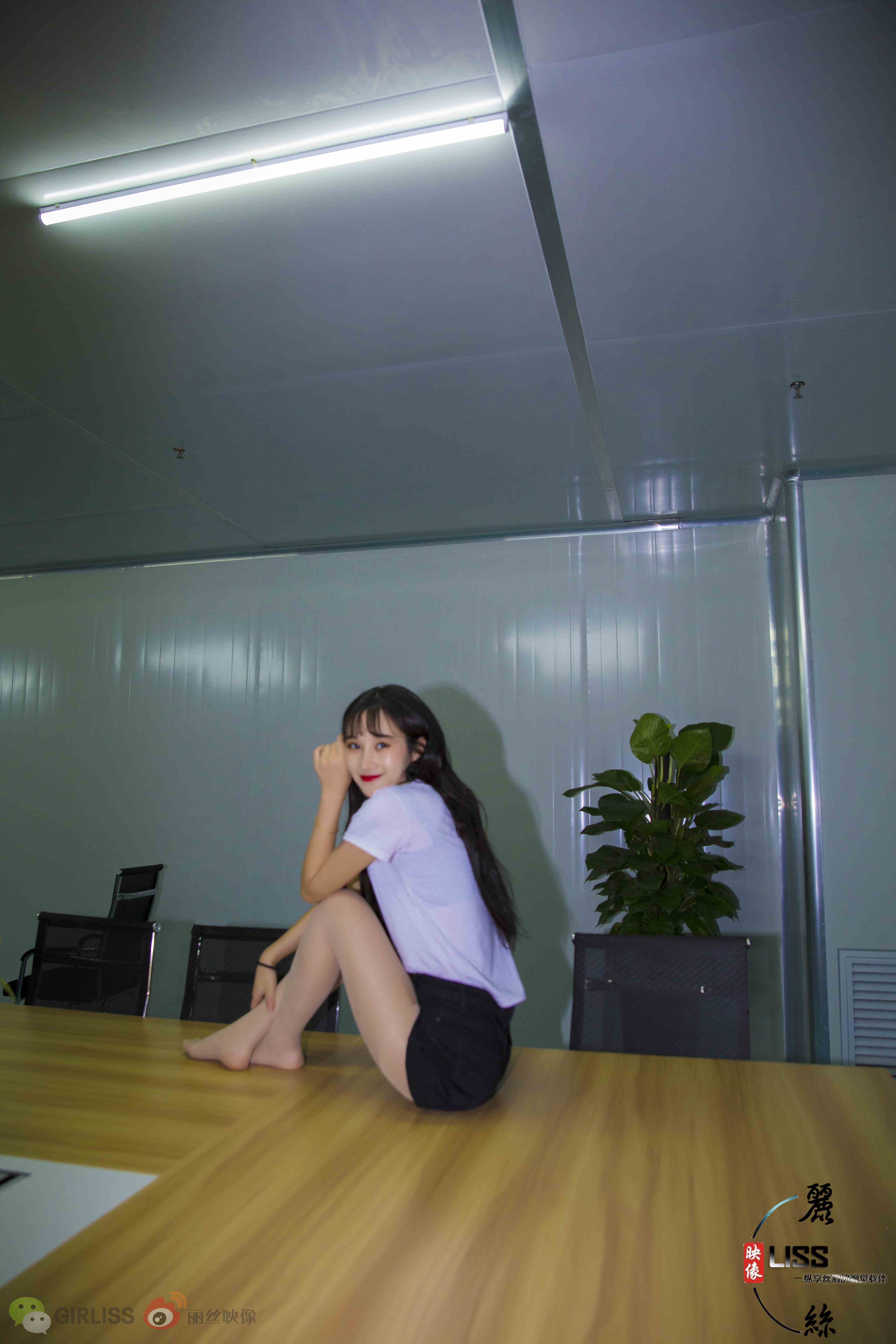 China Beauty Legs and feet 682