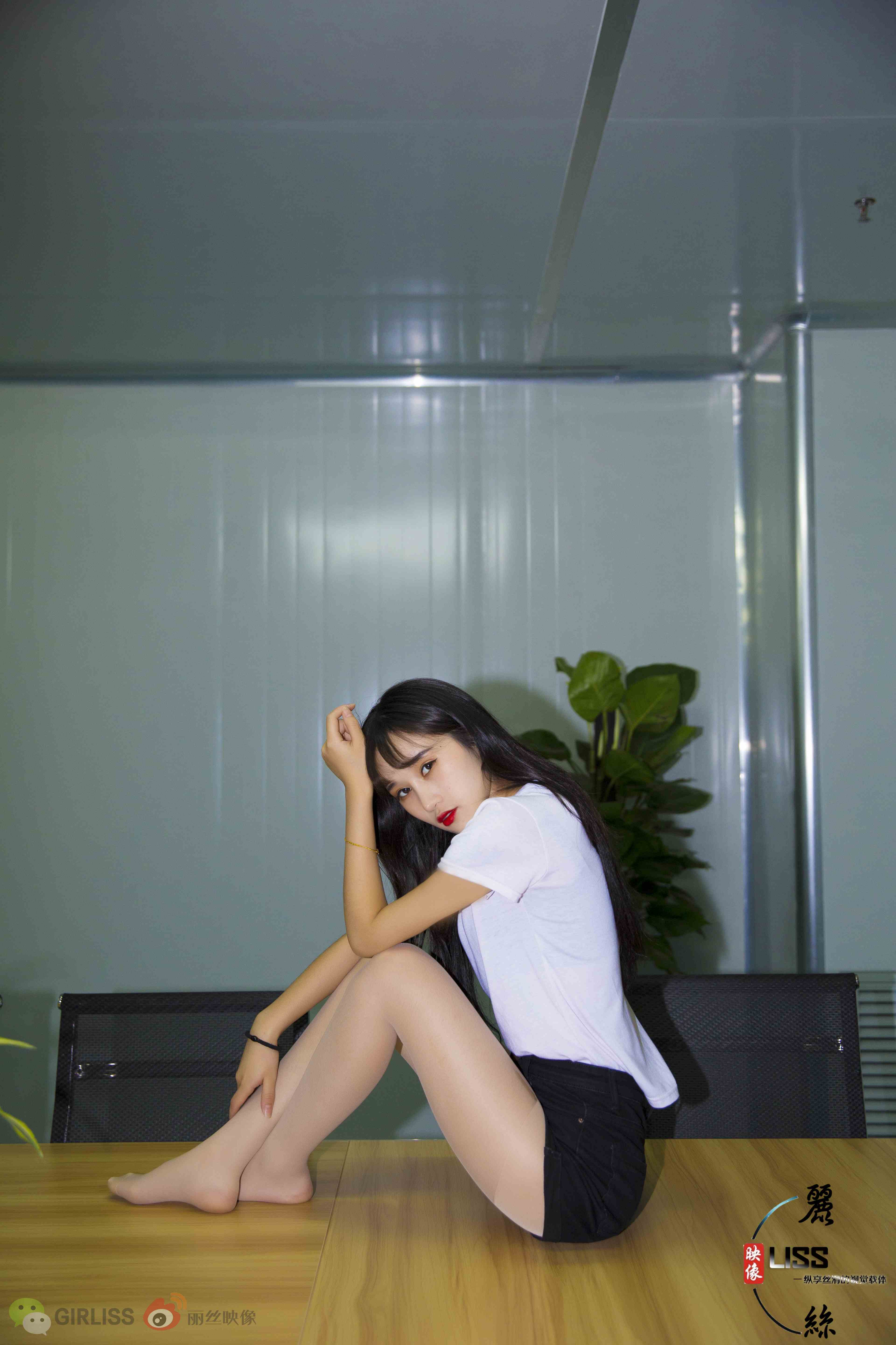 China Beauty Legs and feet 682