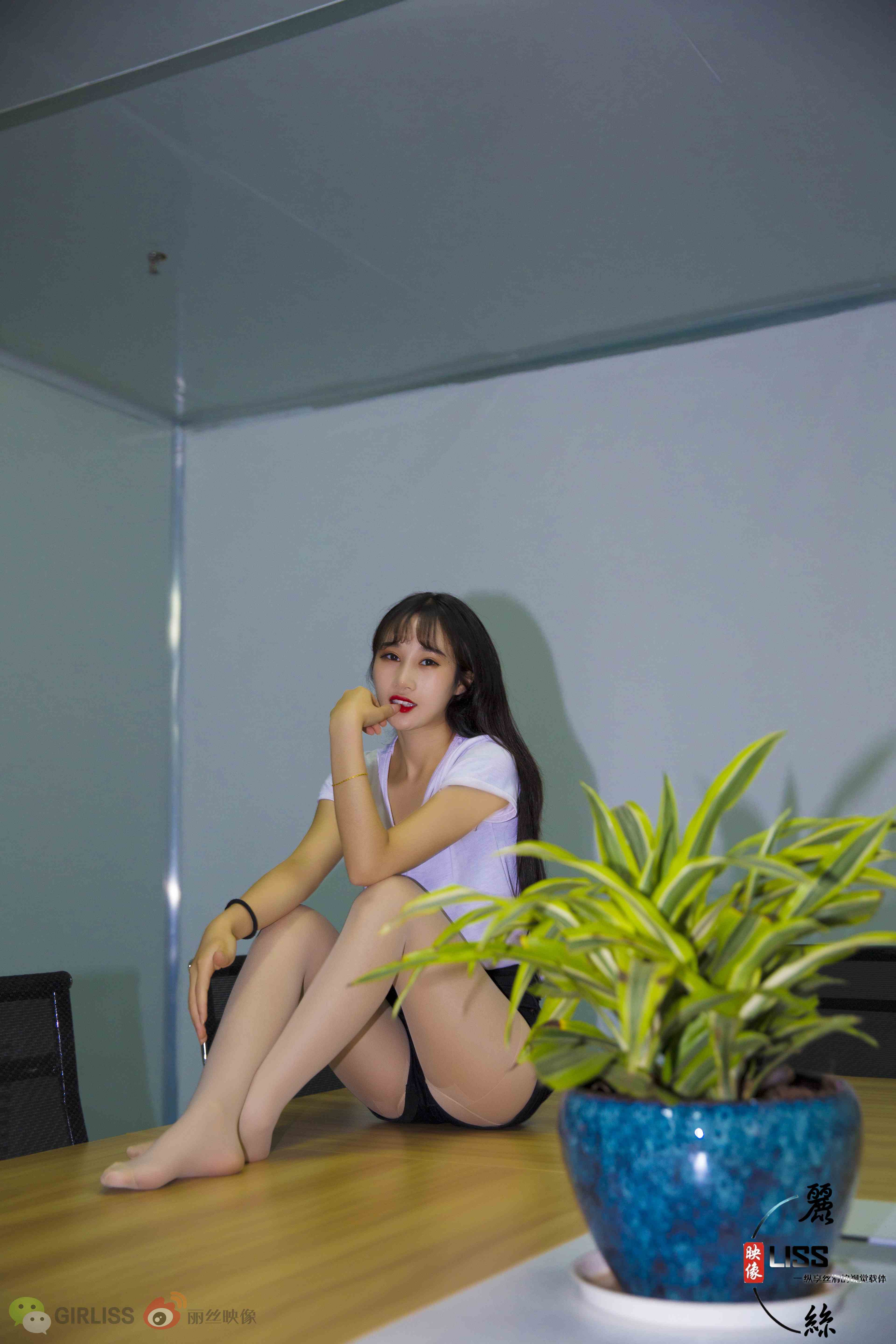 China Beauty Legs and feet 682