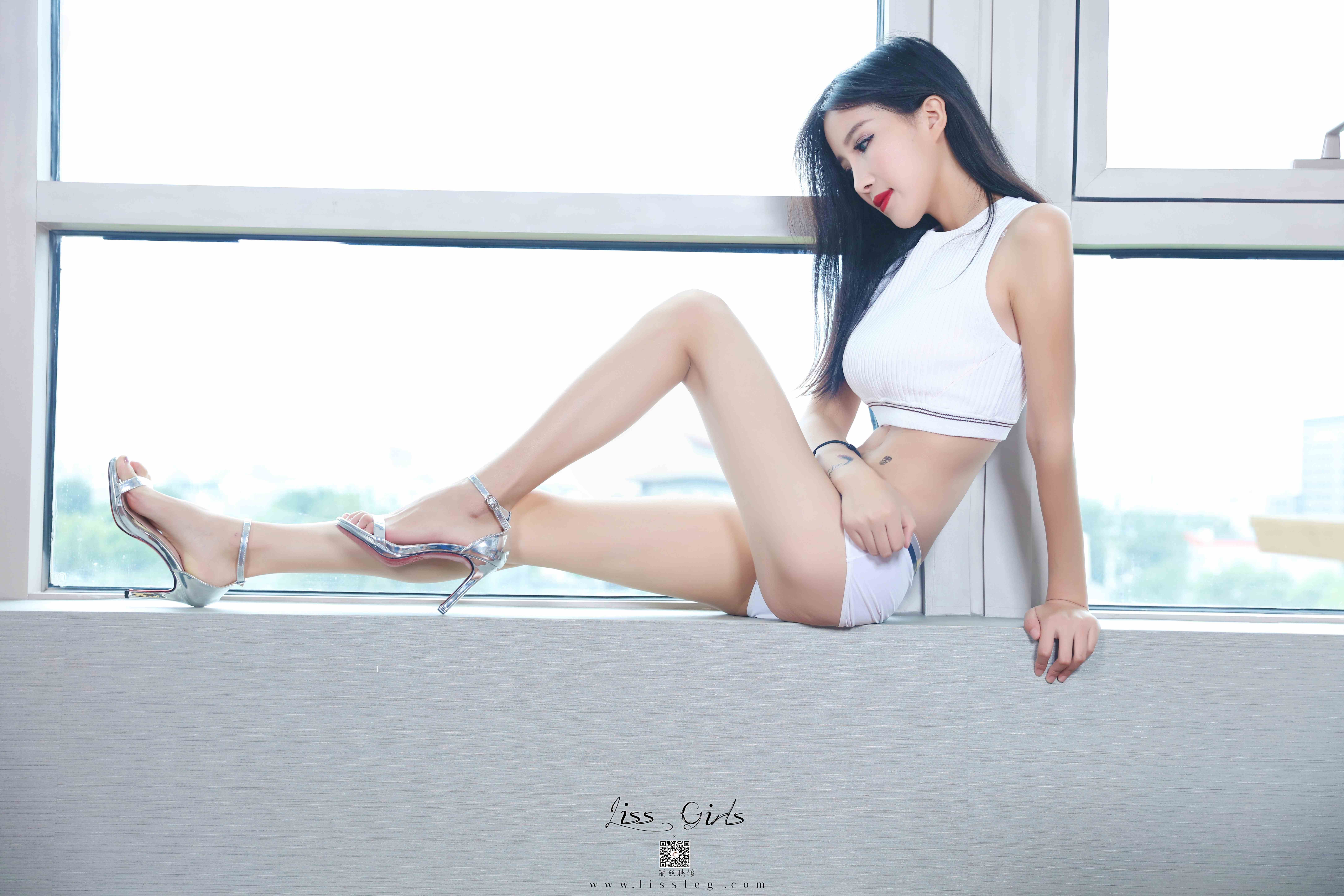 China Beauty Legs and feet 690