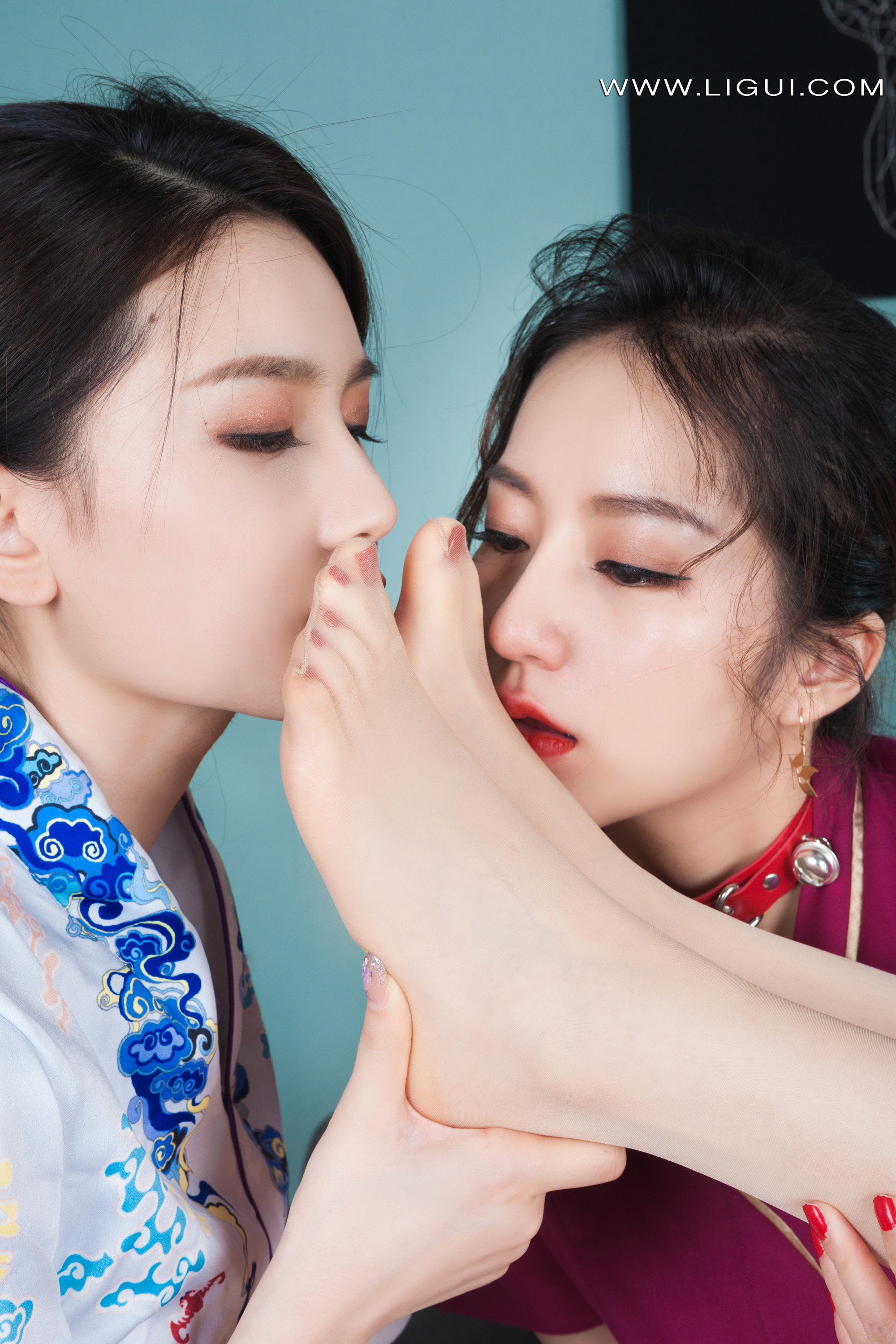 Foot Fetish Twin Flowers 98