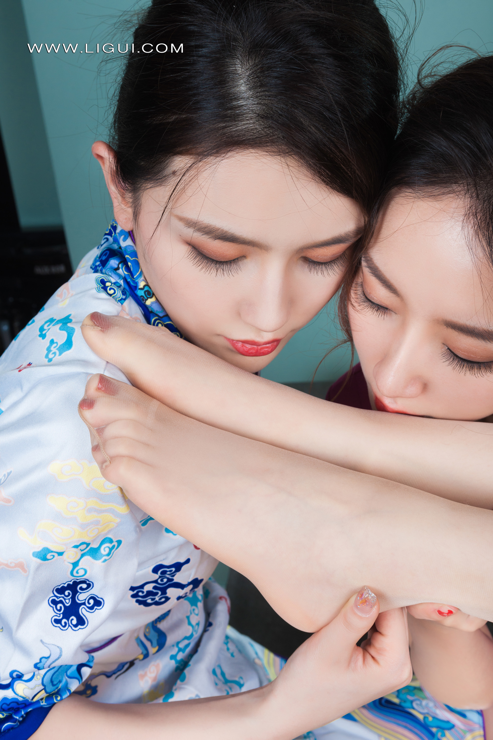 Foot Fetish Twin Flowers 98