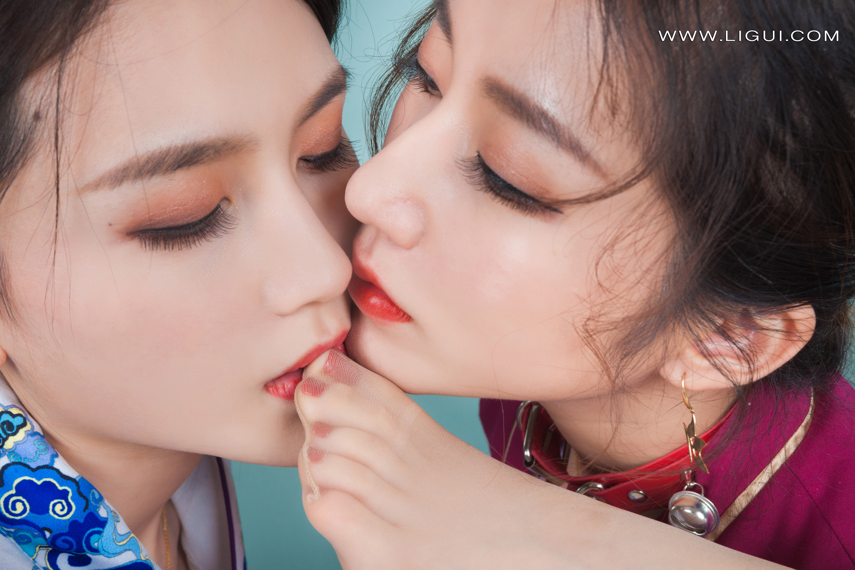 Foot Fetish Twin Flowers 98