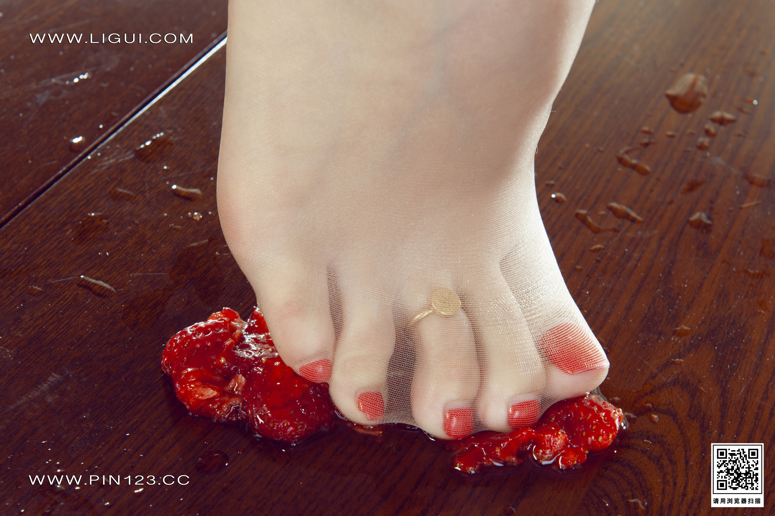 Foot Fetish Twin Flowers 99