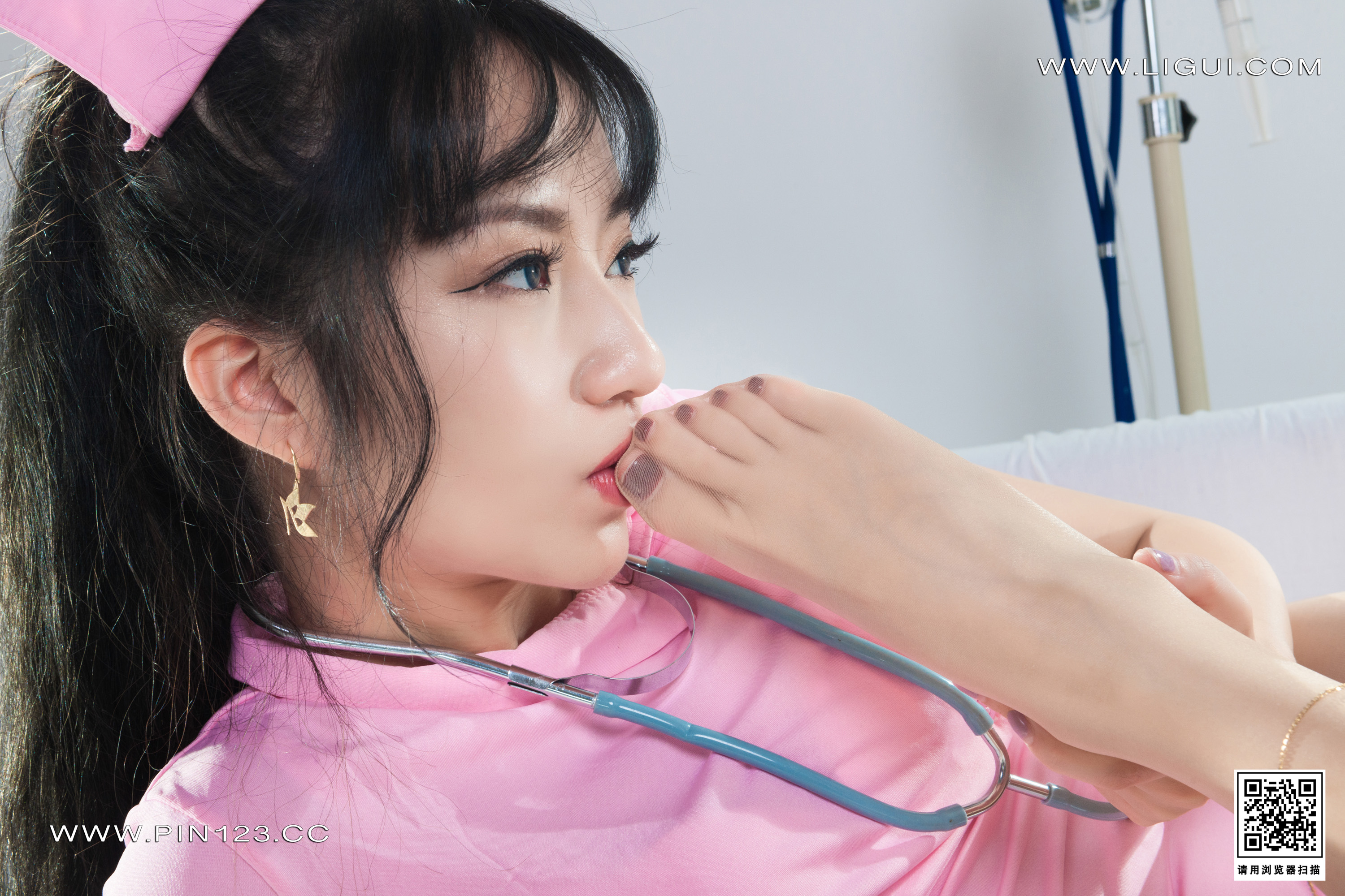 Foot Fetish Twin Flowers 100