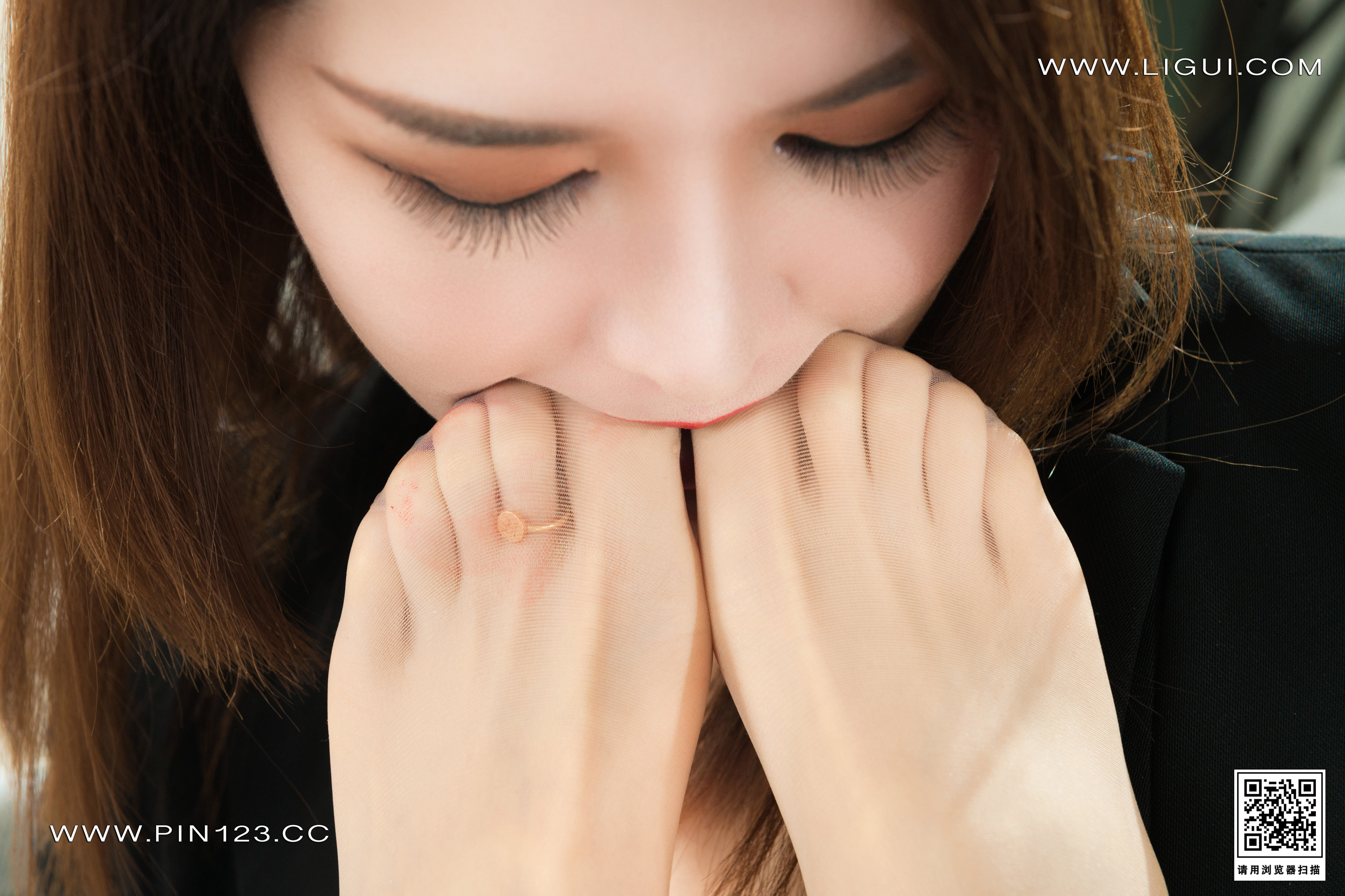 Foot Fetish Twin Flowers 101