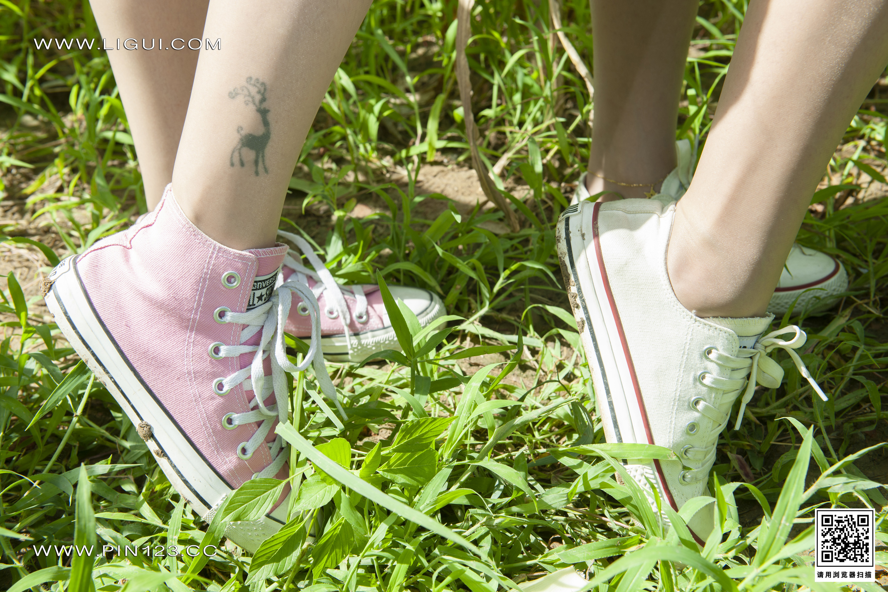 Foot Fetish Twin Flowers 102