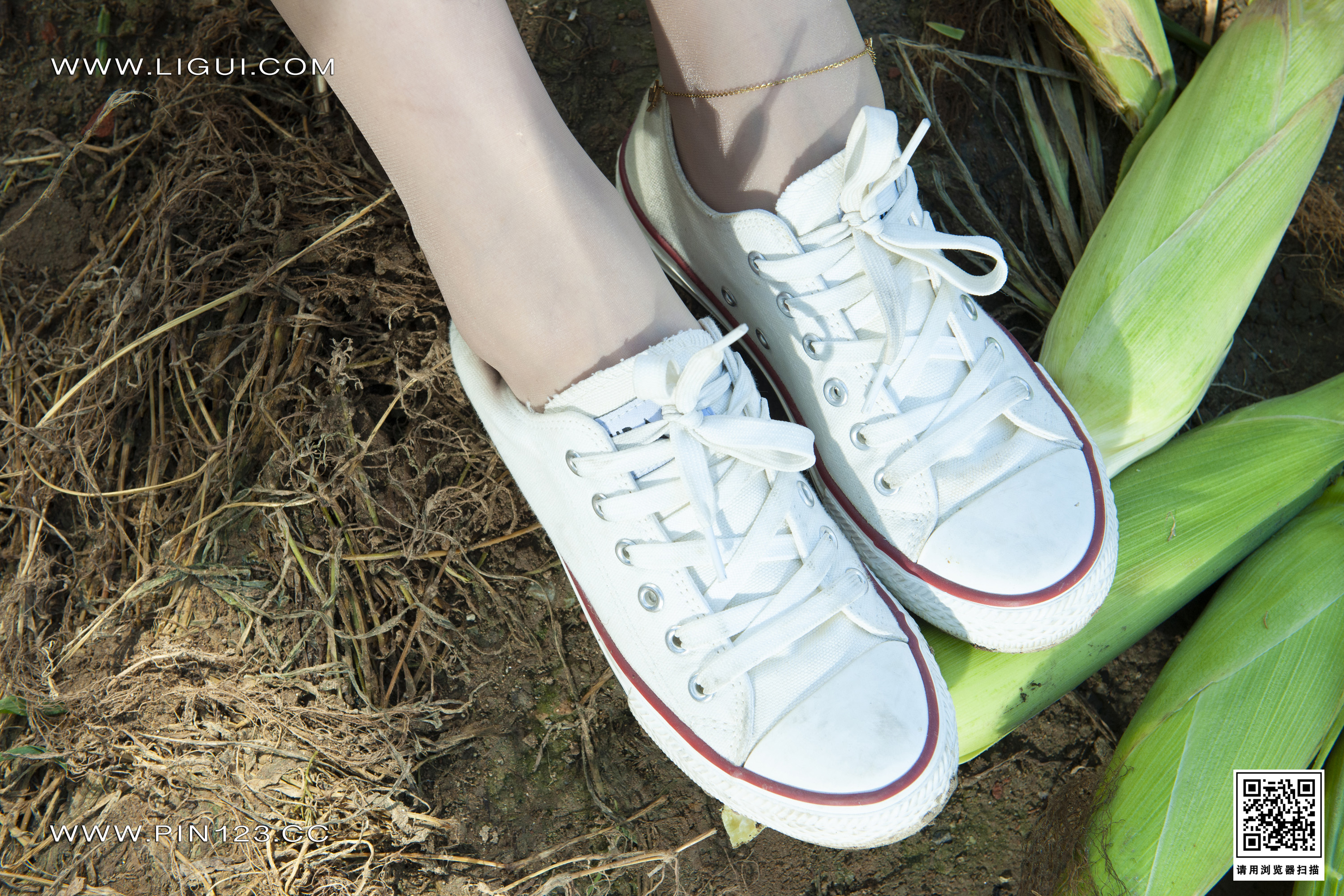 Foot Fetish Twin Flowers 102