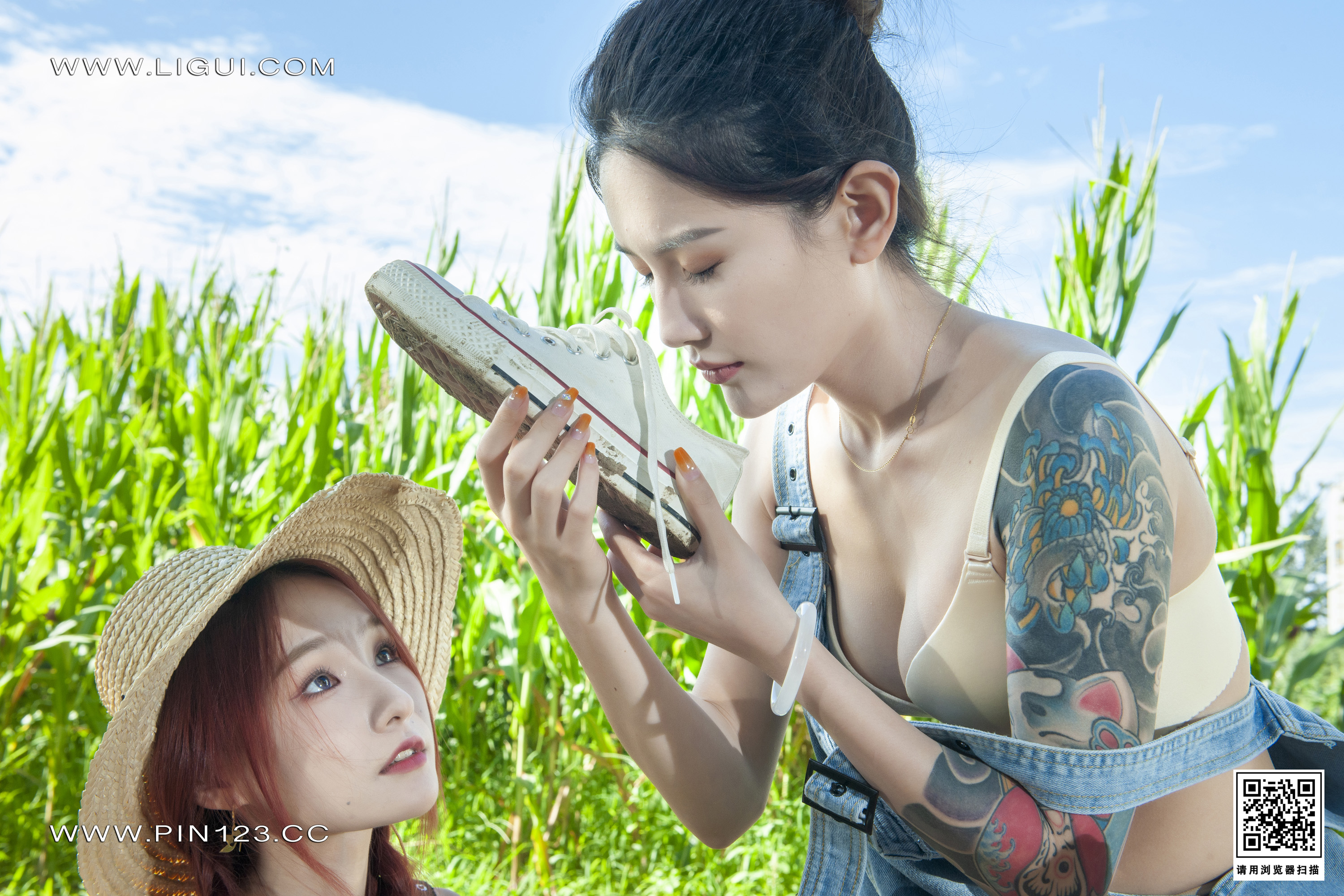 Foot Fetish Twin Flowers 102