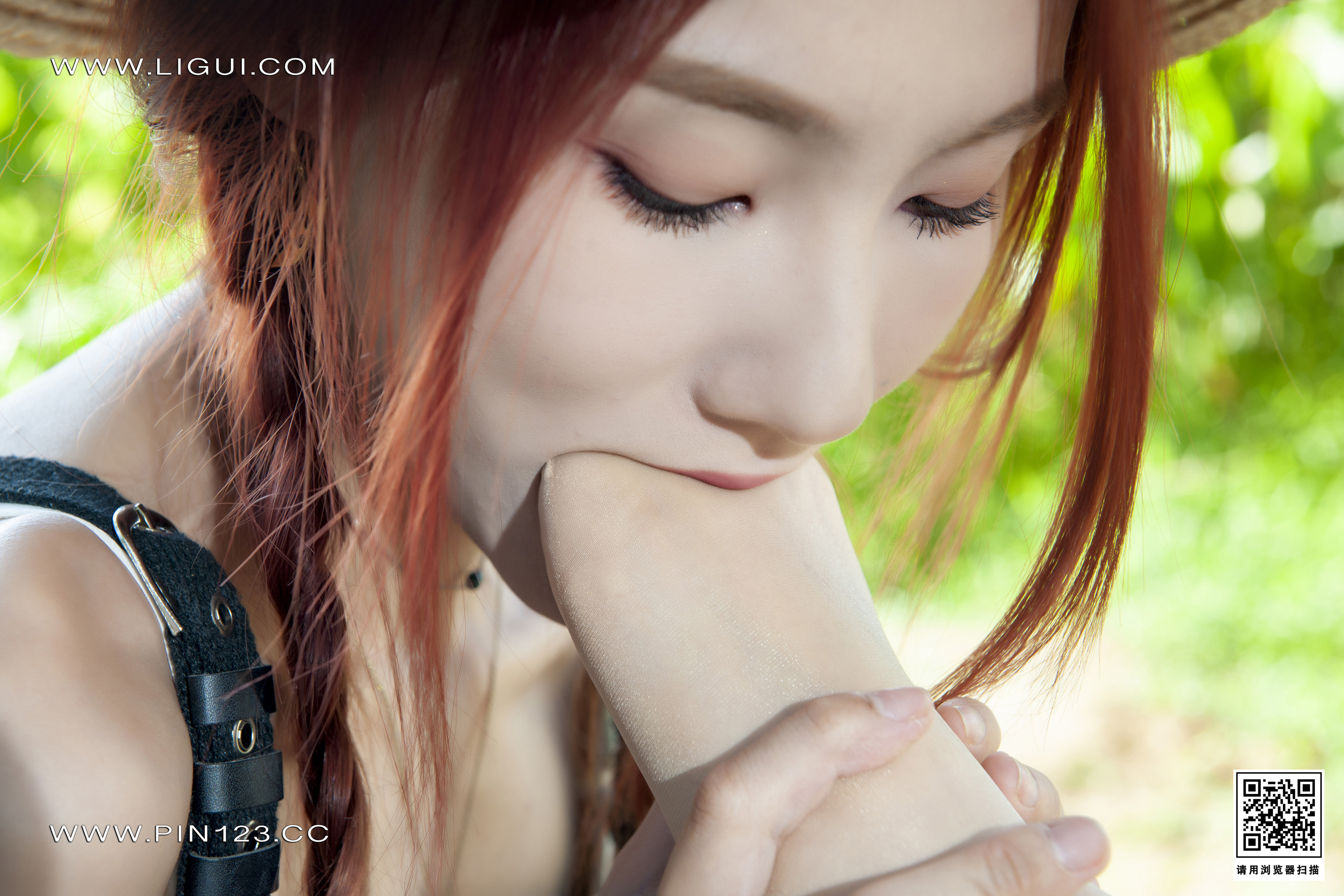 Foot Fetish Twin Flowers 102