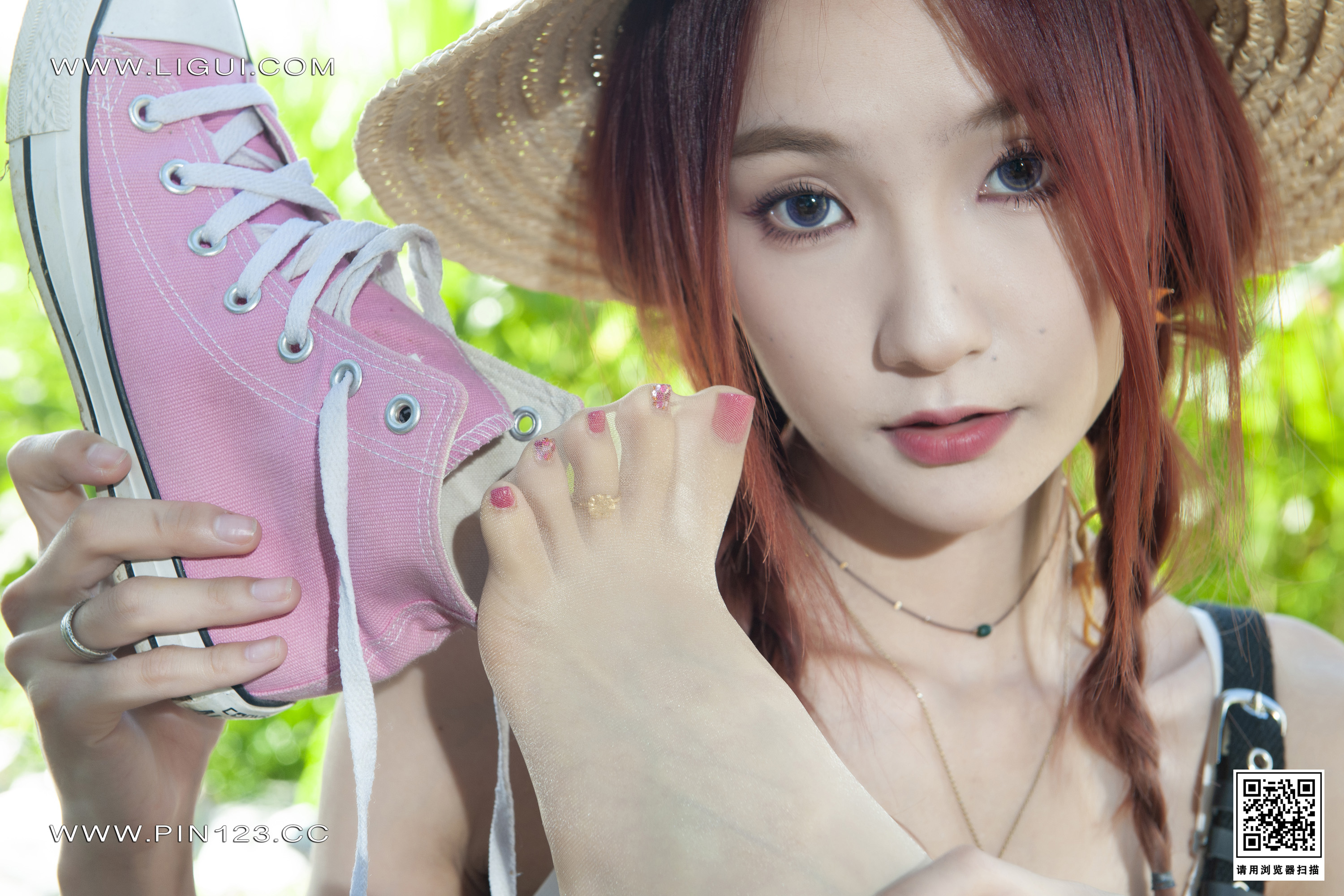 Foot Fetish Twin Flowers 102