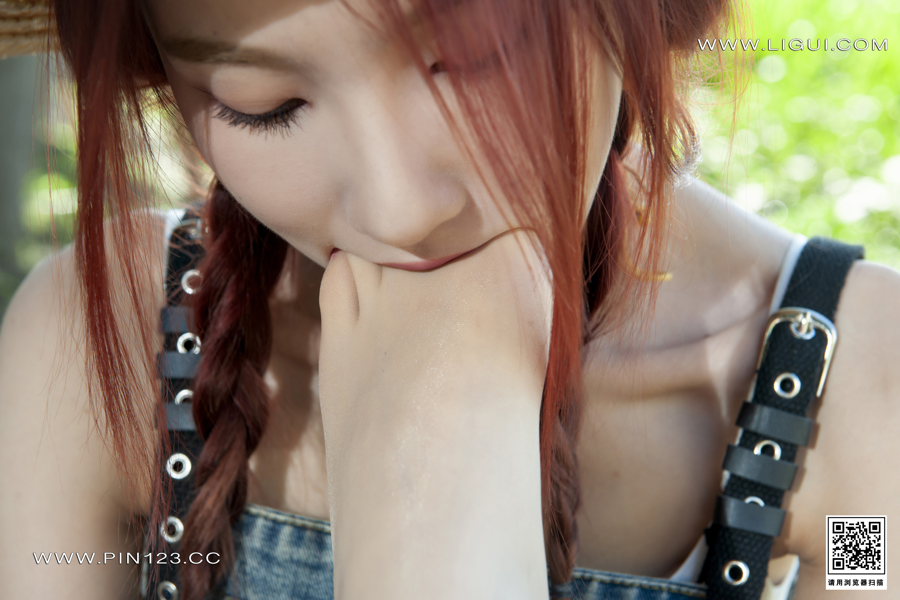 Foot Fetish Twin Flowers 102