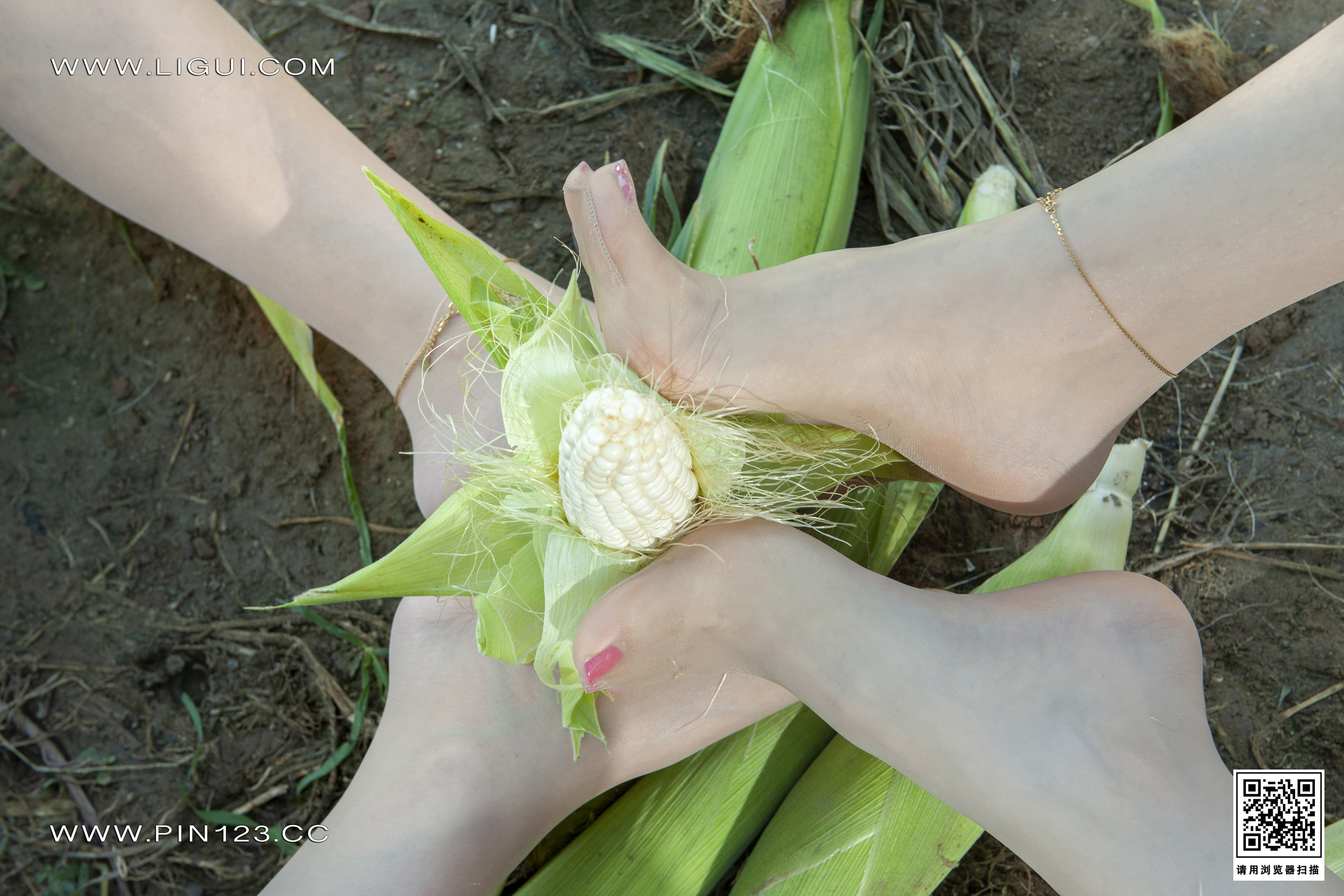 Foot Fetish Twin Flowers 102
