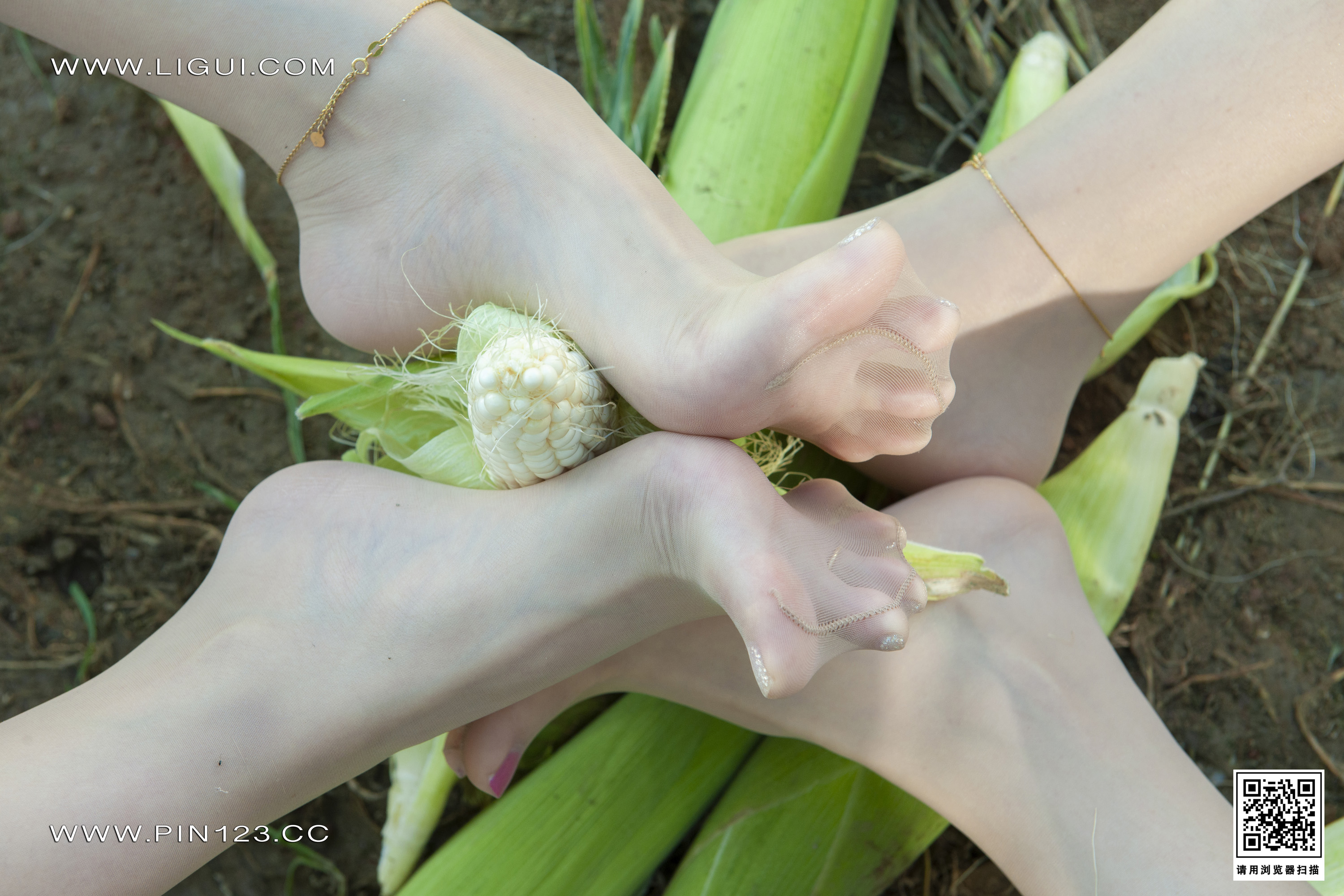 Foot Fetish Twin Flowers 102