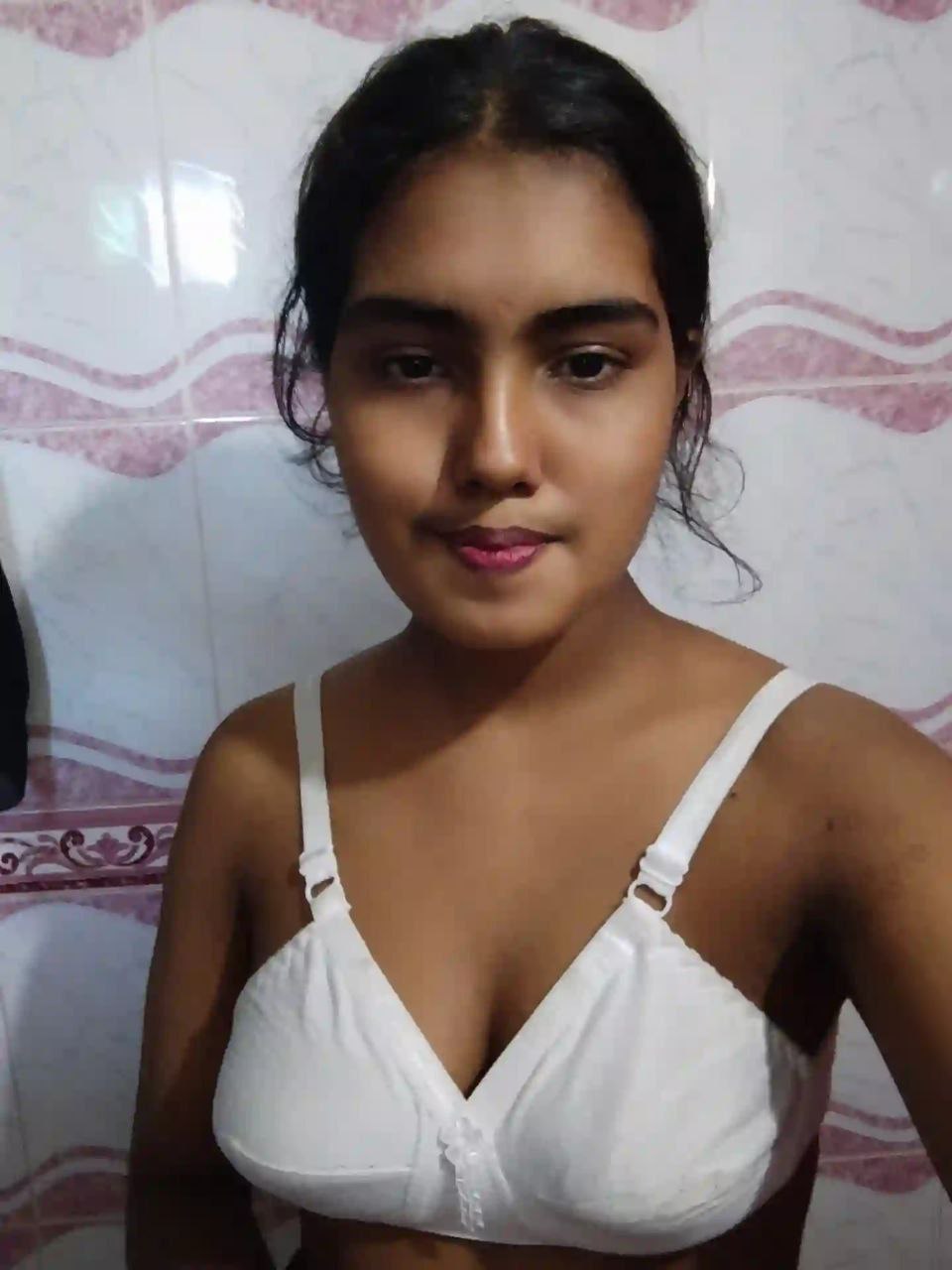 Desi Nude Girl Selfie For Bf