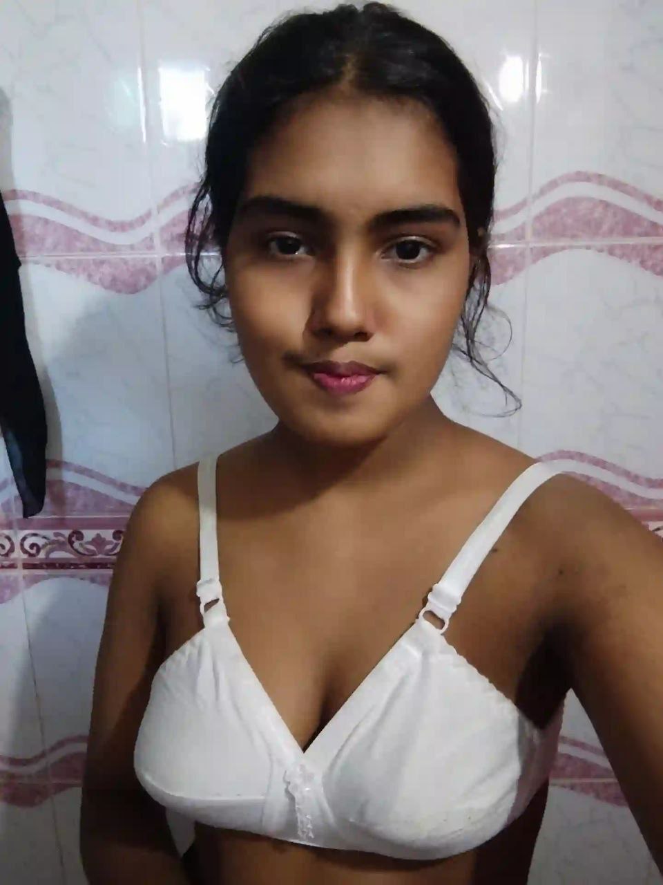 Desi Nude Girl Selfie For Bf