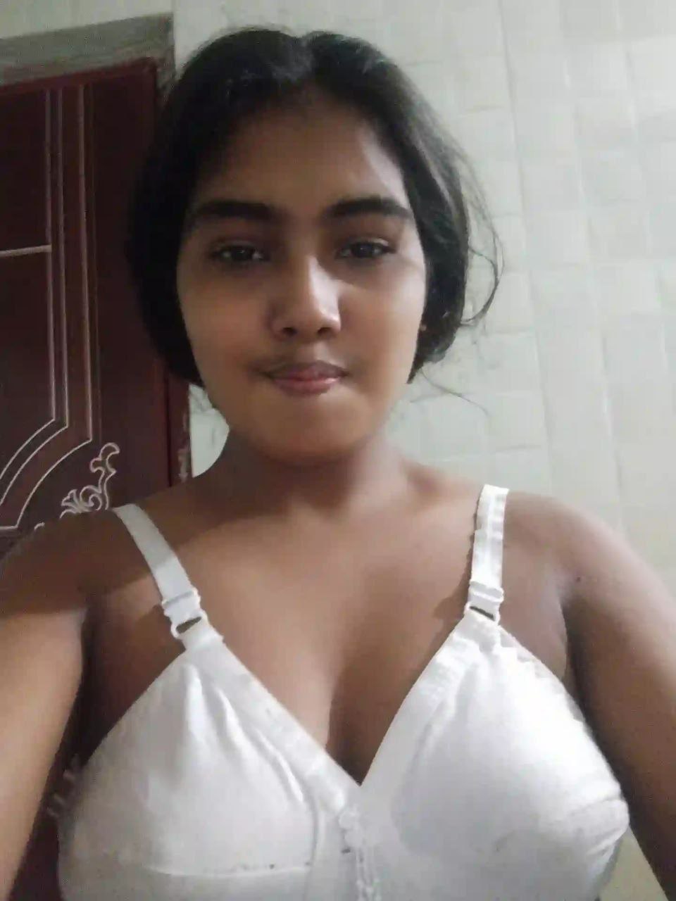 Desi Nude Girl Selfie For Bf