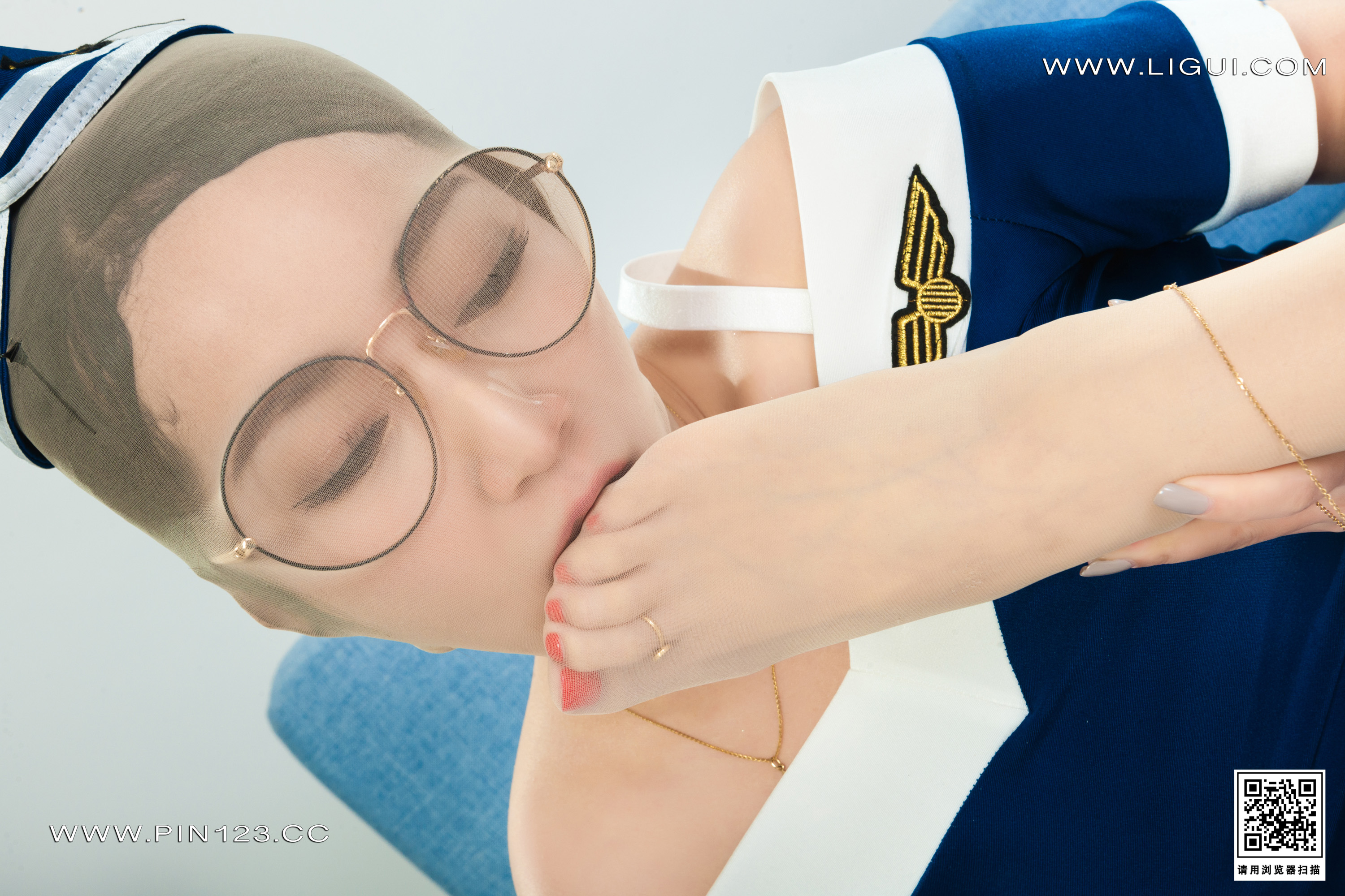 Foot Fetish Twin Flowers 106