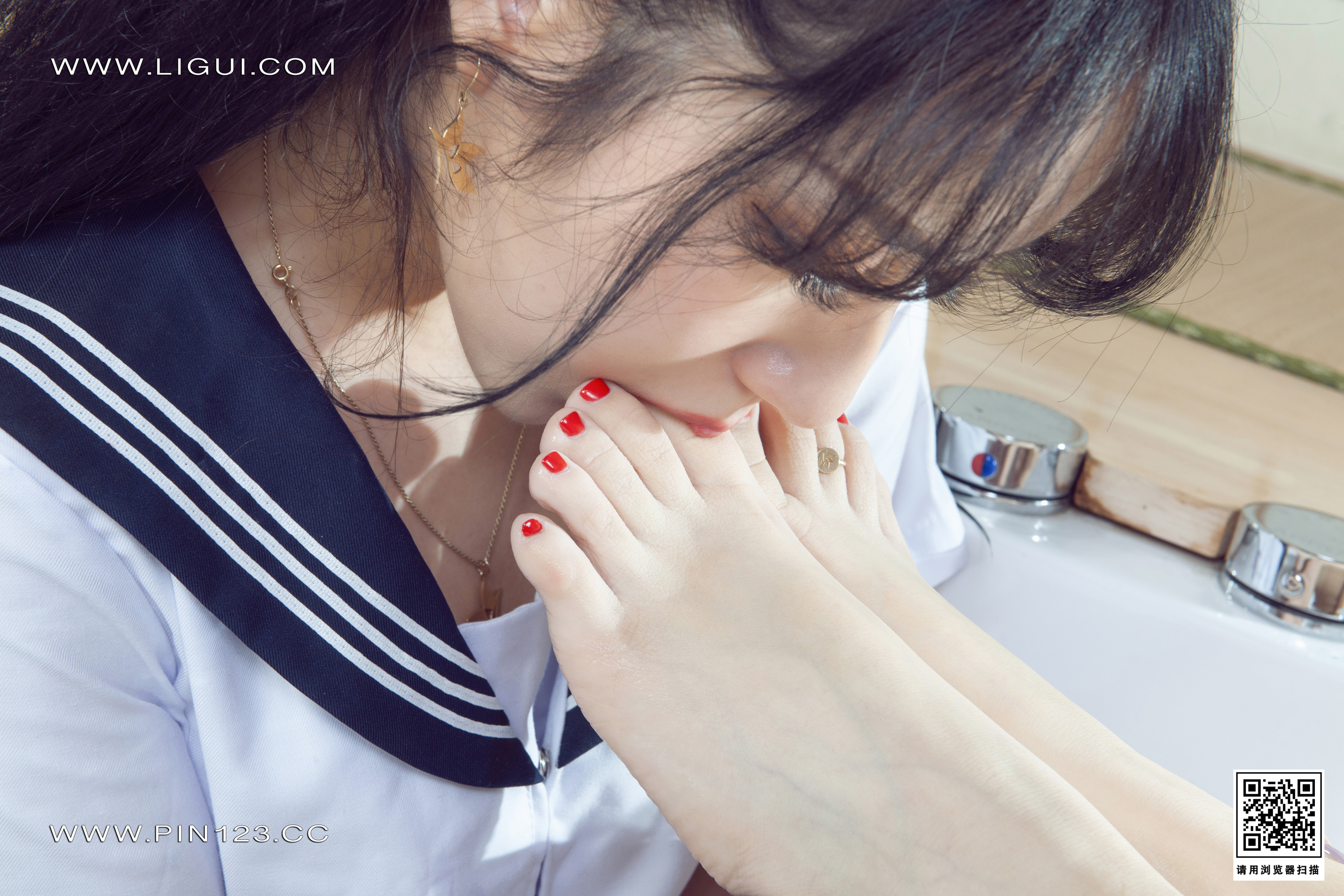 Foot Fetish Twin Flowers 110