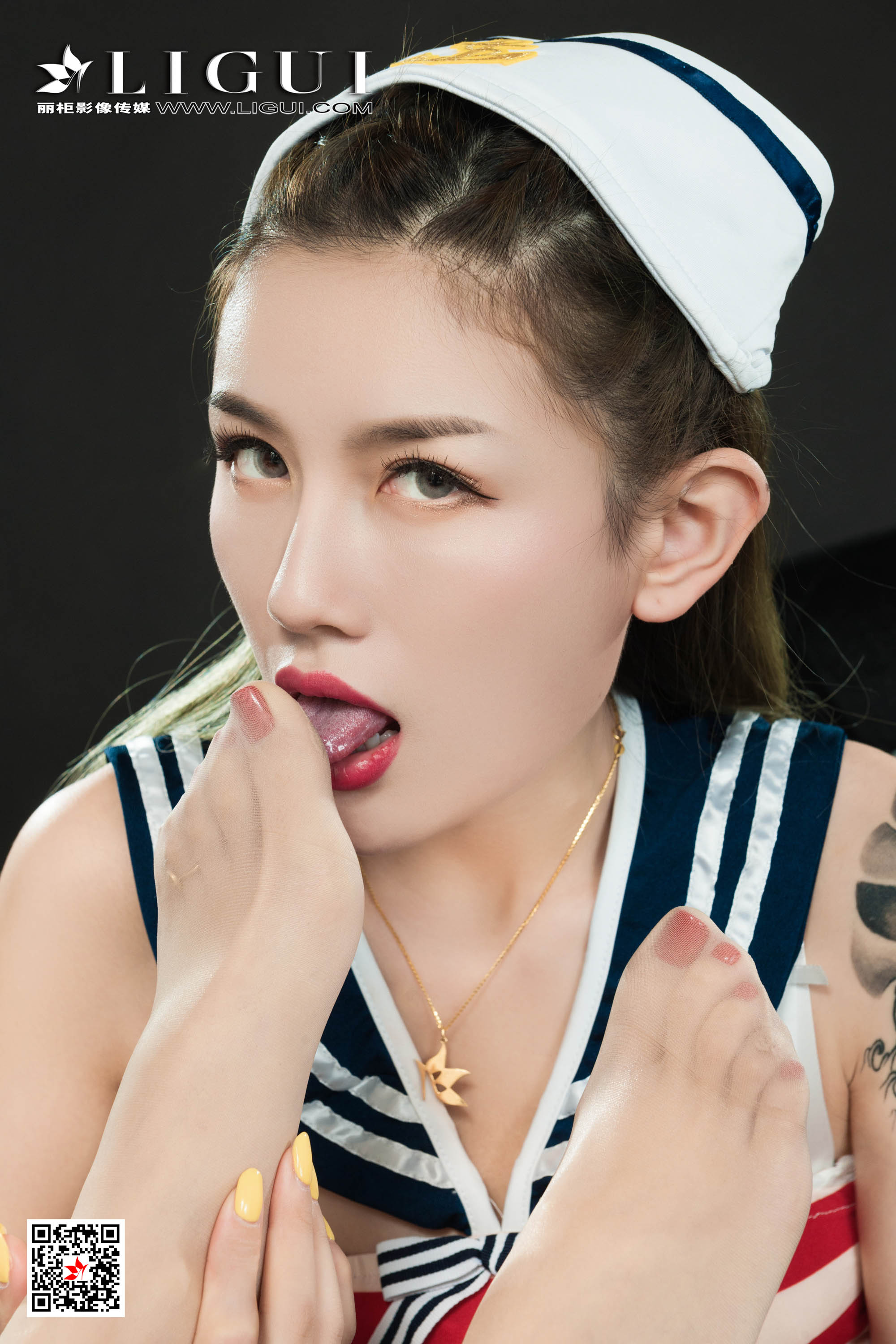 Foot Fetish Twin Flowers 111