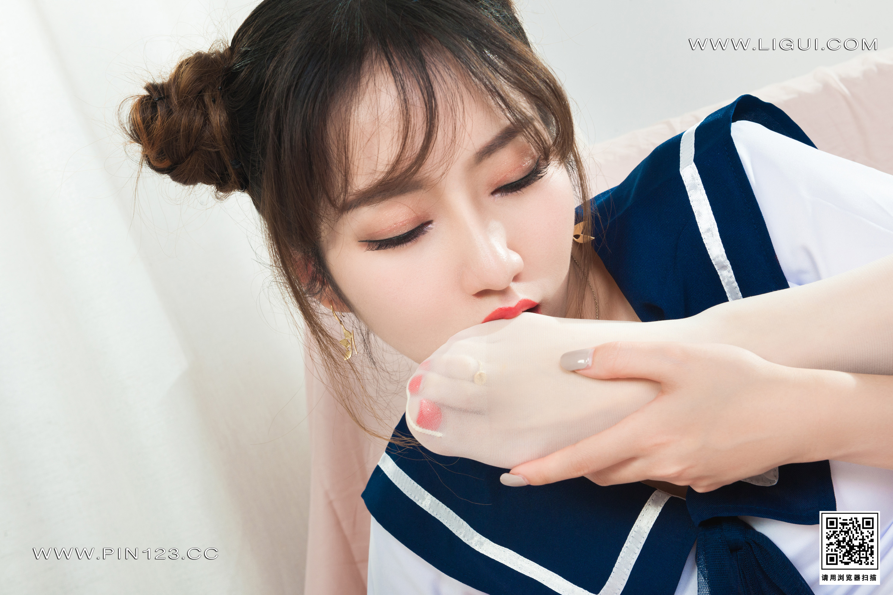 Foot Fetish Twin Flowers 114-2