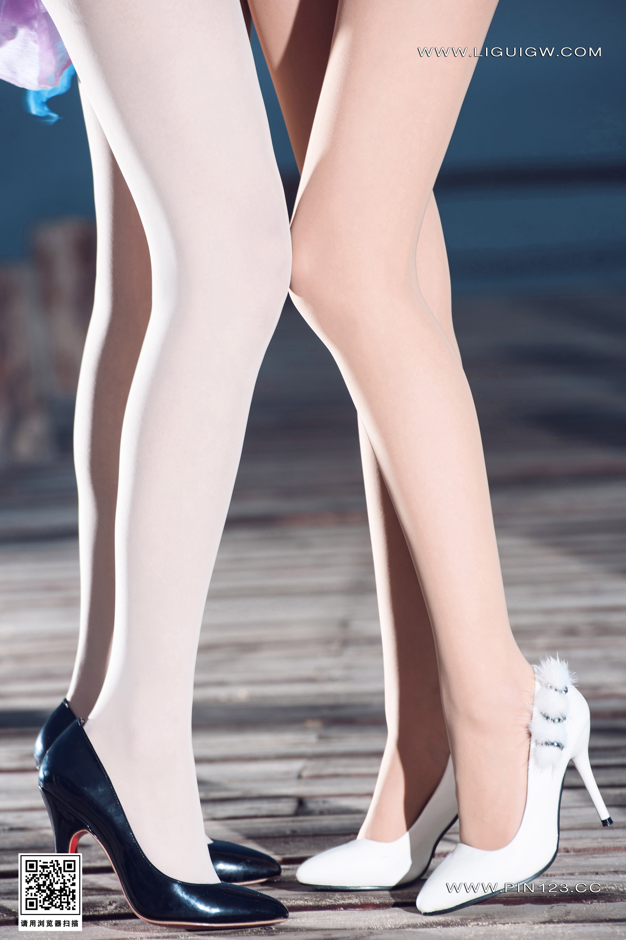 Foot Fetish Twin Flowers 121