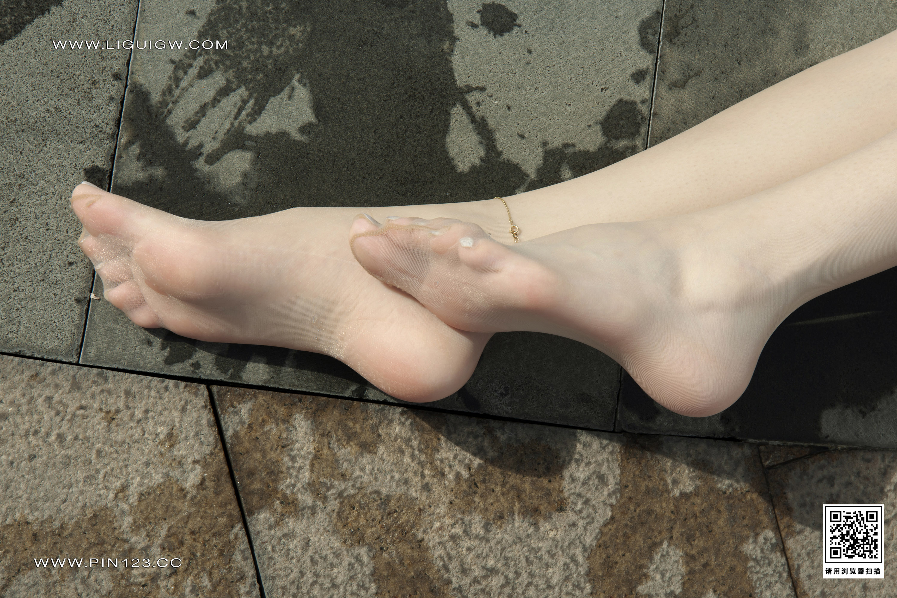 Foot Fetish Twin Flowers 122