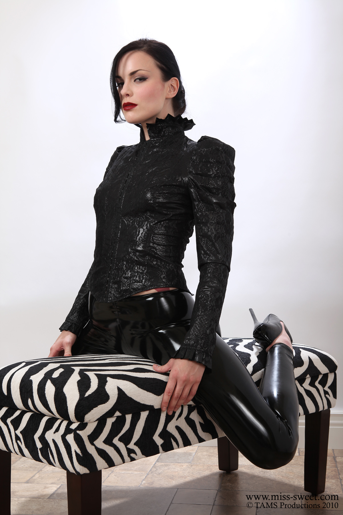 bondage sweetheart 32-1