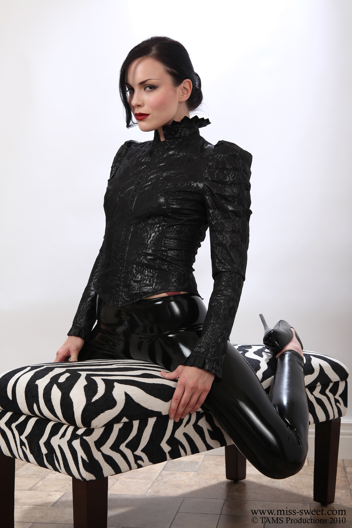 bondage sweetheart 32-1