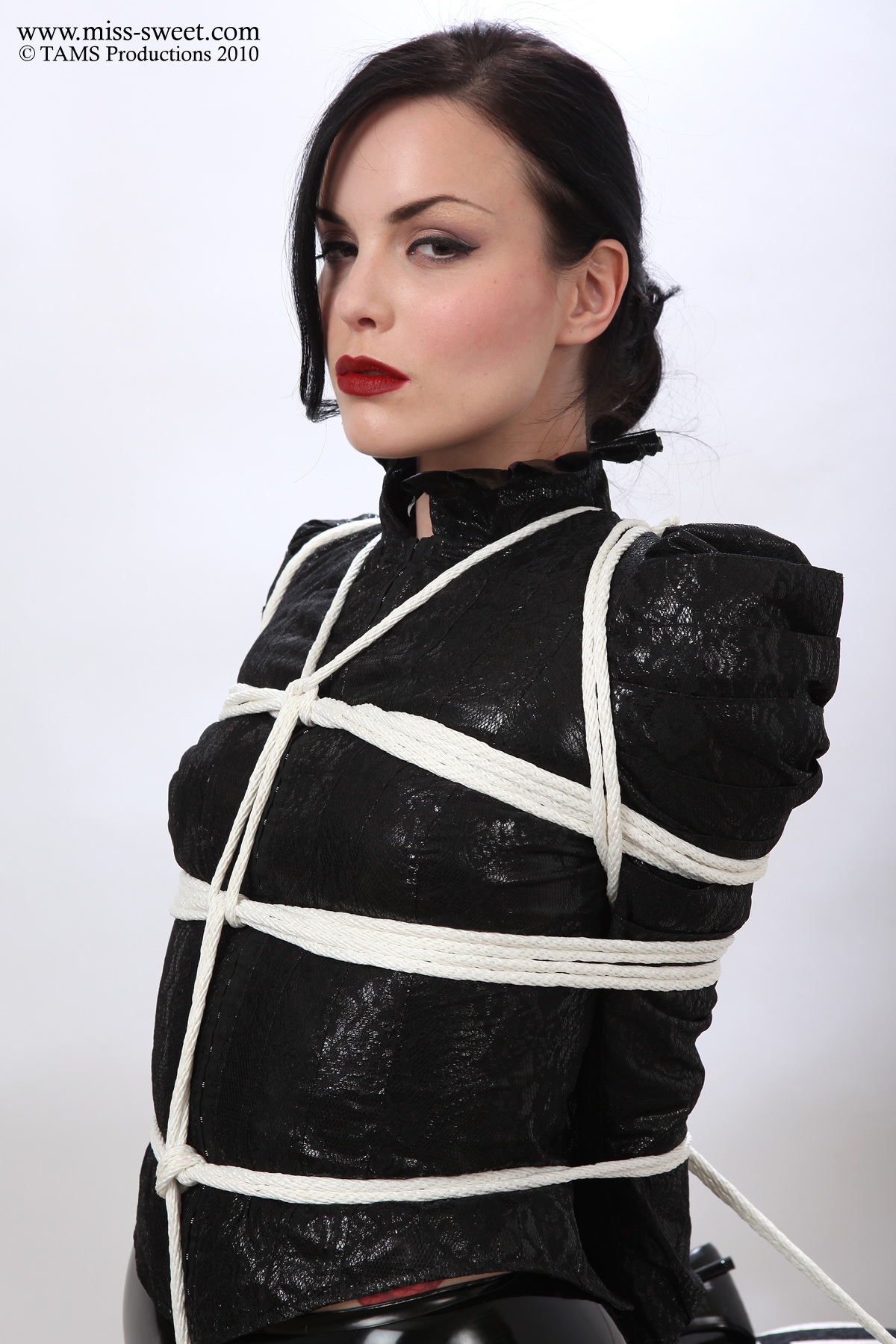 bondage sweetheart 32-1